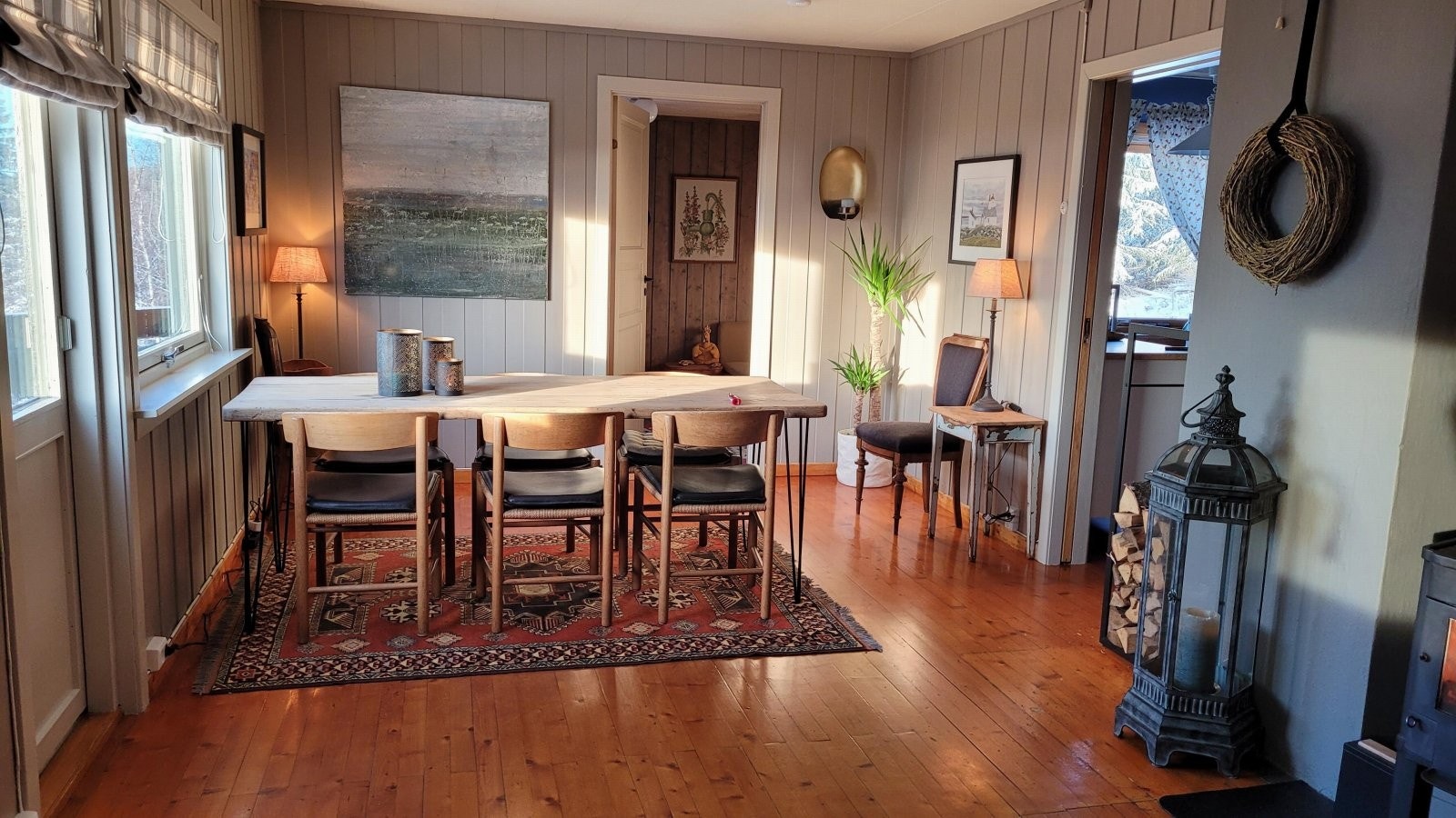 Spisestue hvor den fantastiske utsikten kan nytes utover Mesnali. Privat bilde. Galleribilde