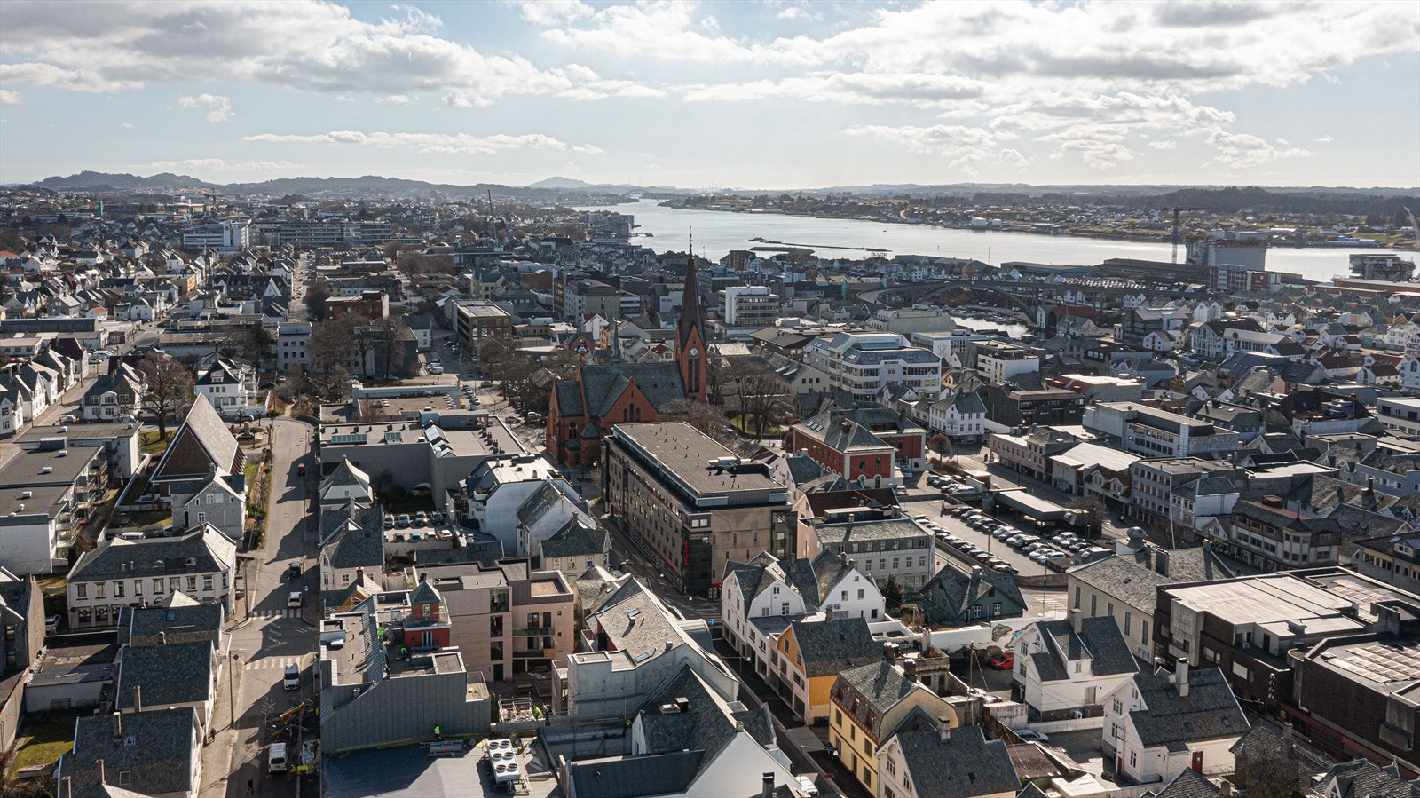 Gangavstand til Bibliotektet, Stadion, Høyskolen, Sykehuset og Aibel. Galleribilde
