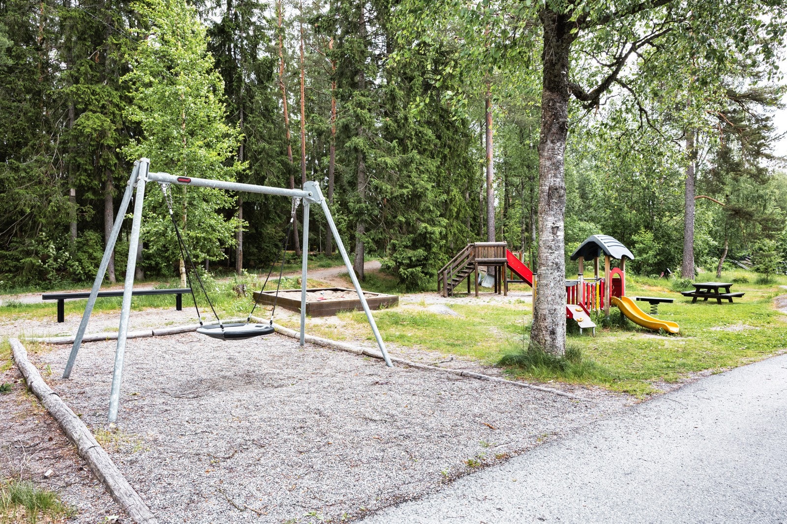 Det er blant annet lekeapparater til glede for de minste. Galleribilde
