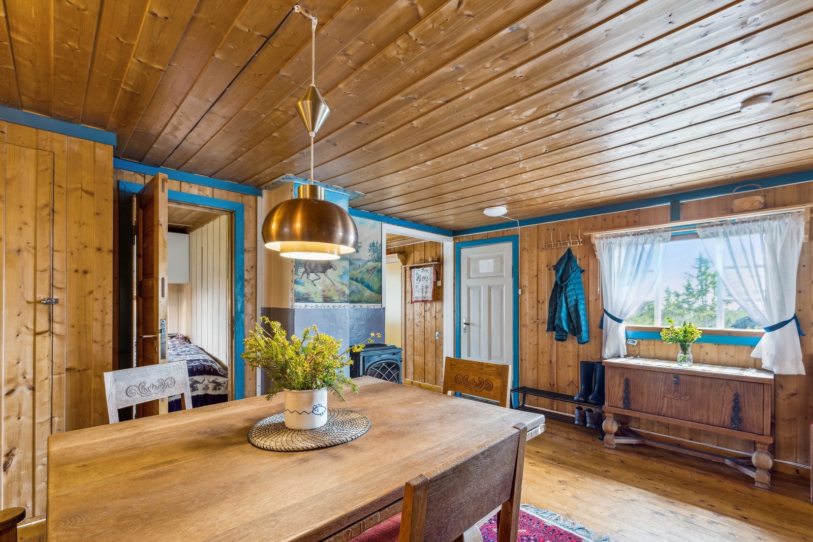 Fra stuen har du direkte utgang til den romslige sørvendte terrassen på hele 19 kvadratmeter. Galleribilde
