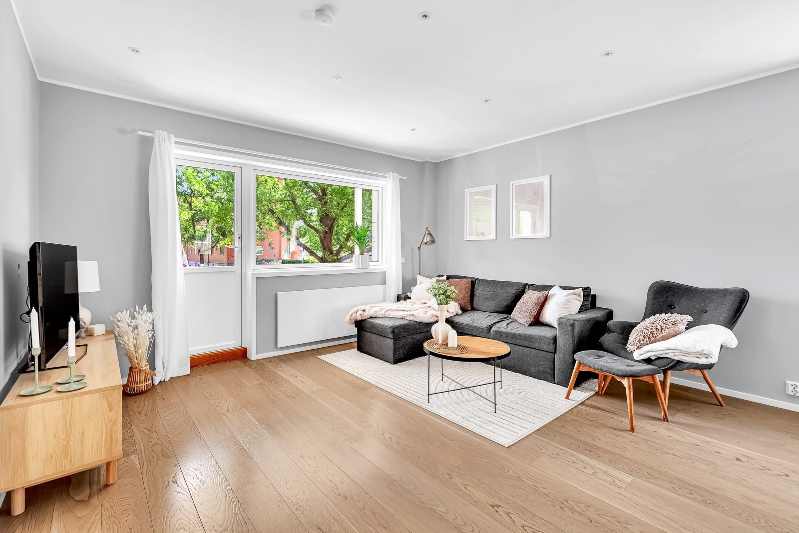 Fra stuen er det utgang til en herlig balkong. Galleribilde