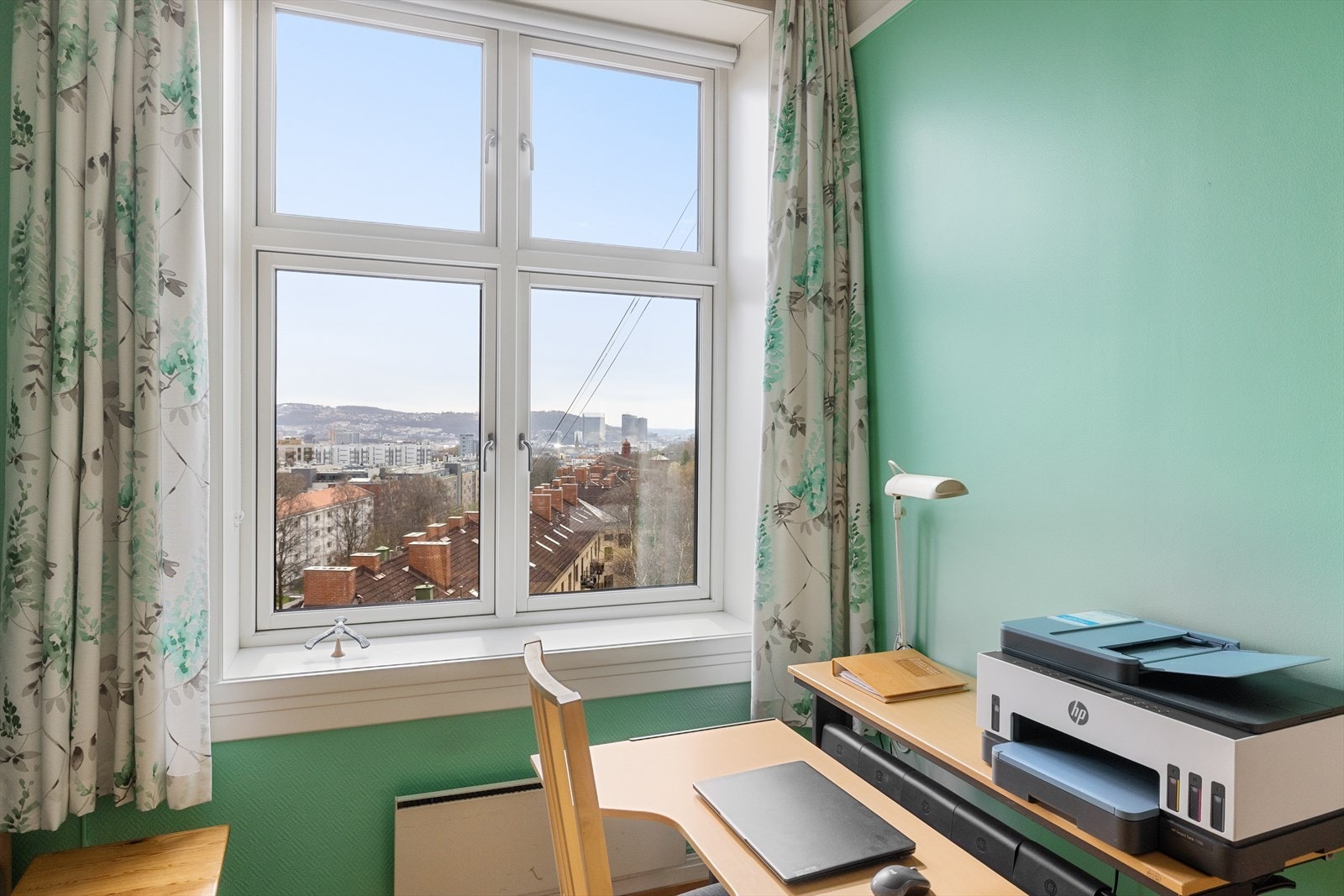 Rommet har en nydelig og usjenert utsikt. Galleribilde