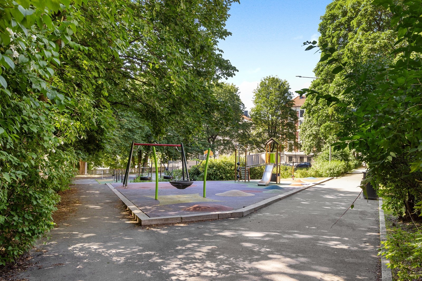 Rett i nærheten er det en stor lekeplass, perfekt for barna! Galleribilde