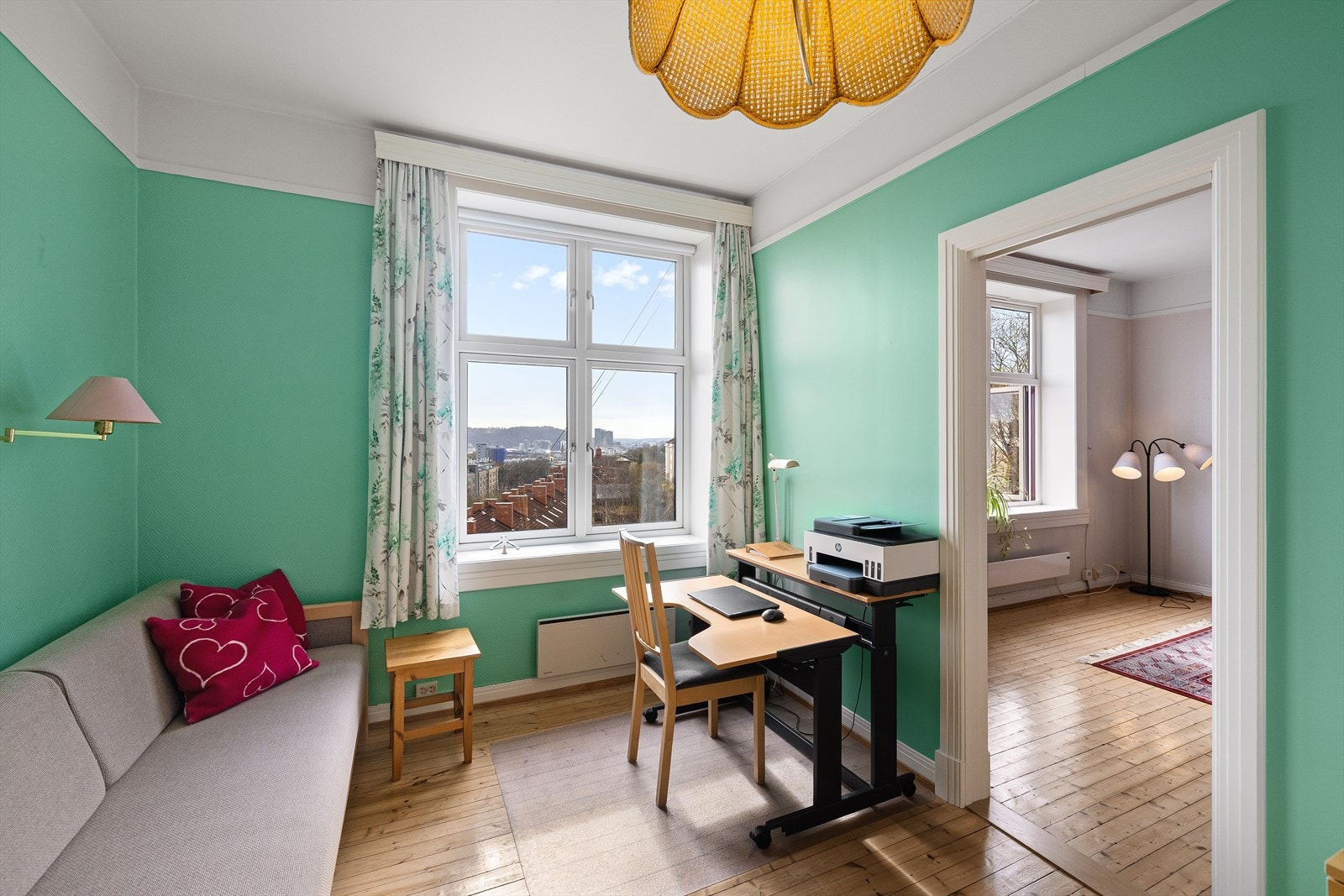 Rommet benyttes i dag som kontor, men egner seg like godt som soverom, barnerom eller gjesterom - alt etter behov. Galleribilde