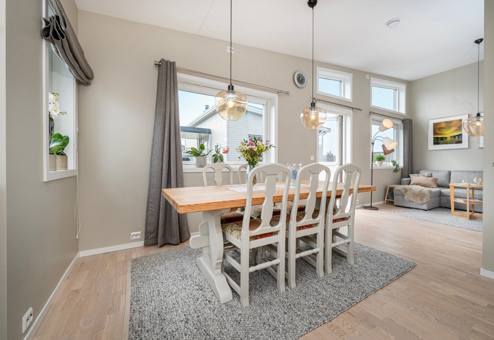 På kjøkkenet har du god plass til å plassere ønsket spisegruppe. Galleribilde