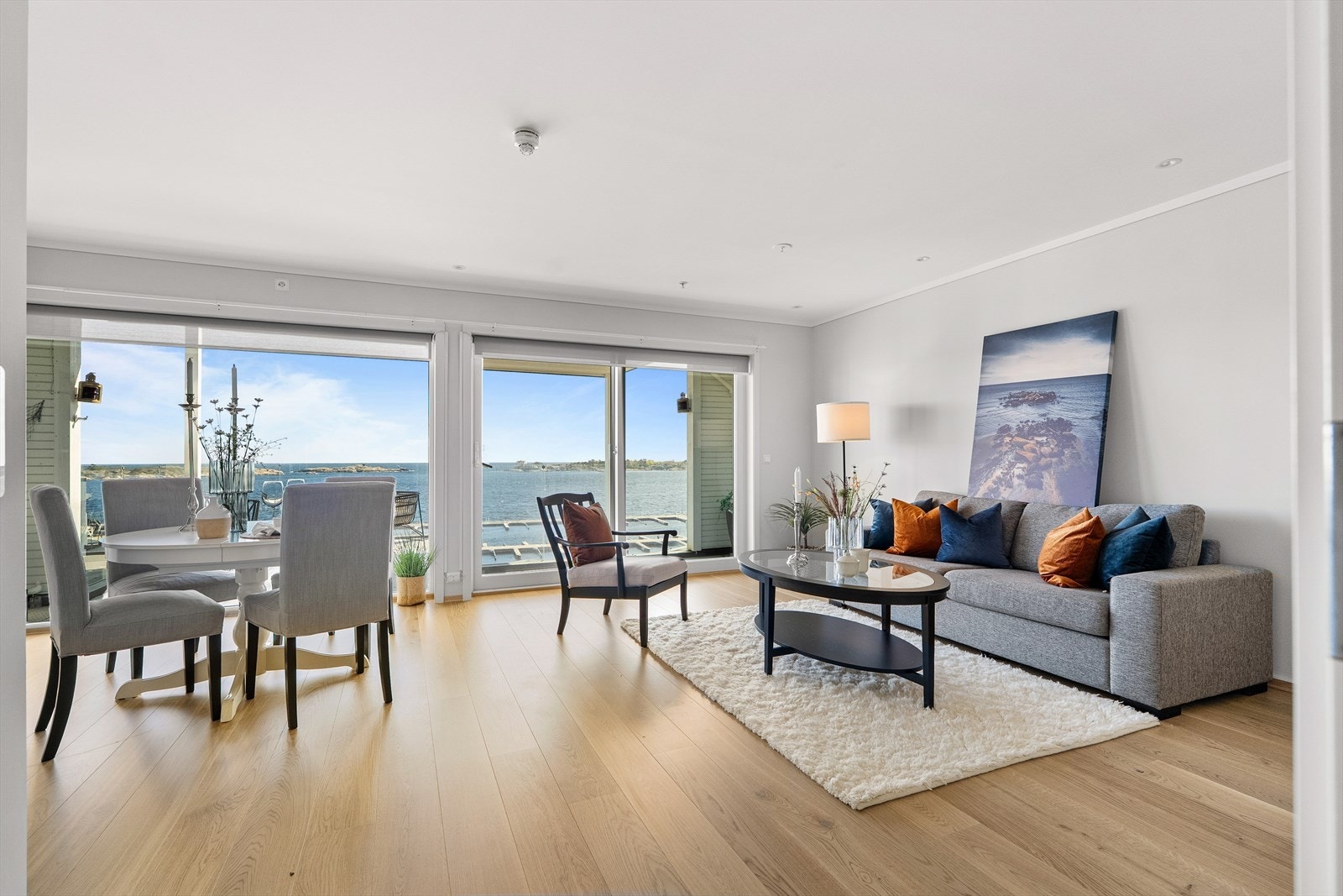 Leiligheten fremstår som meget lys og åpen. Galleribilde