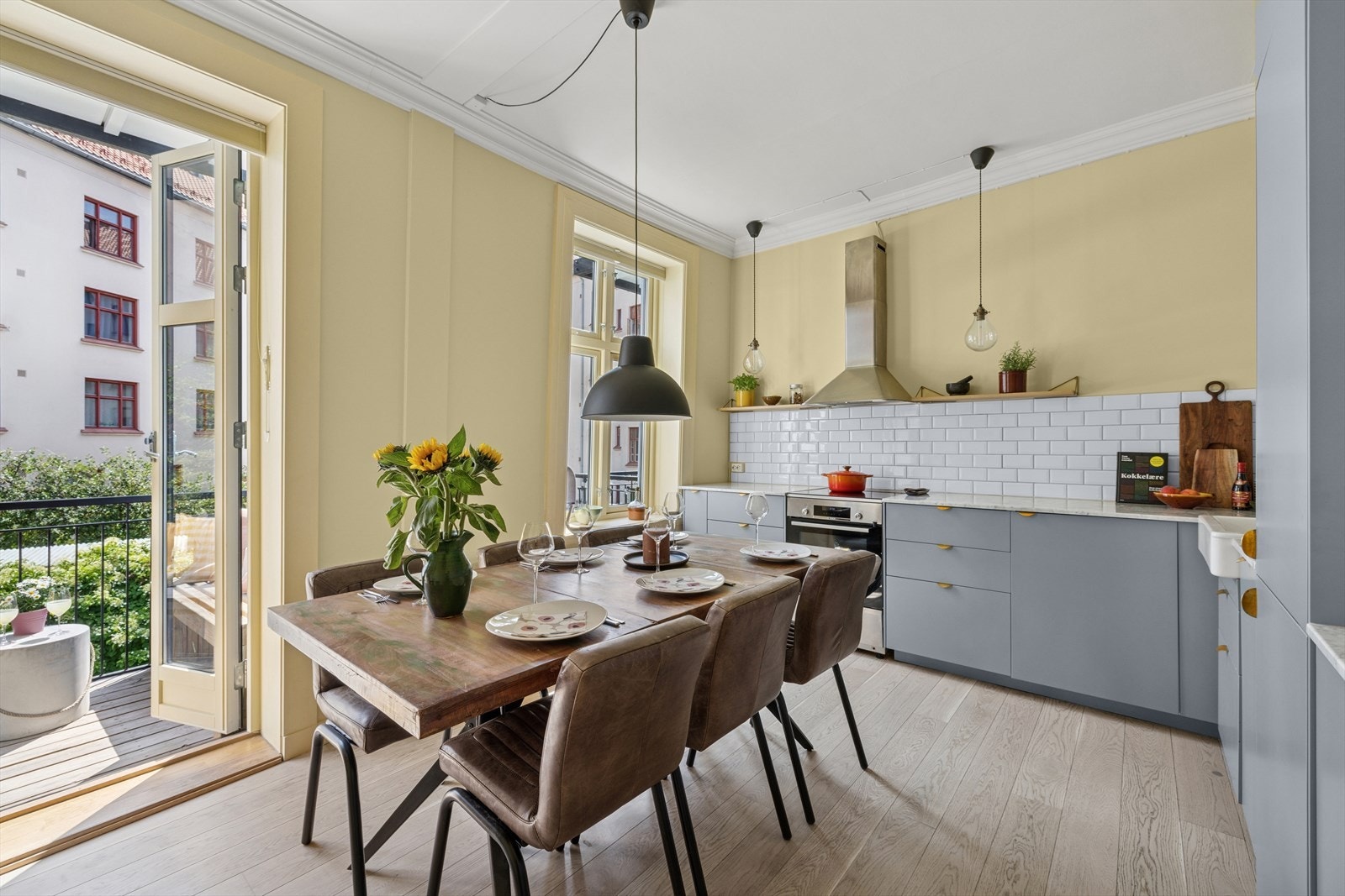 DNB Eiendom v/Celine B. Bråthen presenterer Håkons gate 11B - en sjarmerende og særegen 3-roms andelsleilighet i en klassisk bygård på Tøyen/Nedre Kampen. Galleribilde