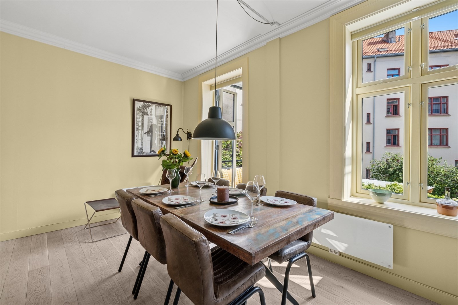 Kjøkkenet blir leilighetens naturlige samlingspunkt med plass til stor spisestue og adkomst til balkong. Galleribilde