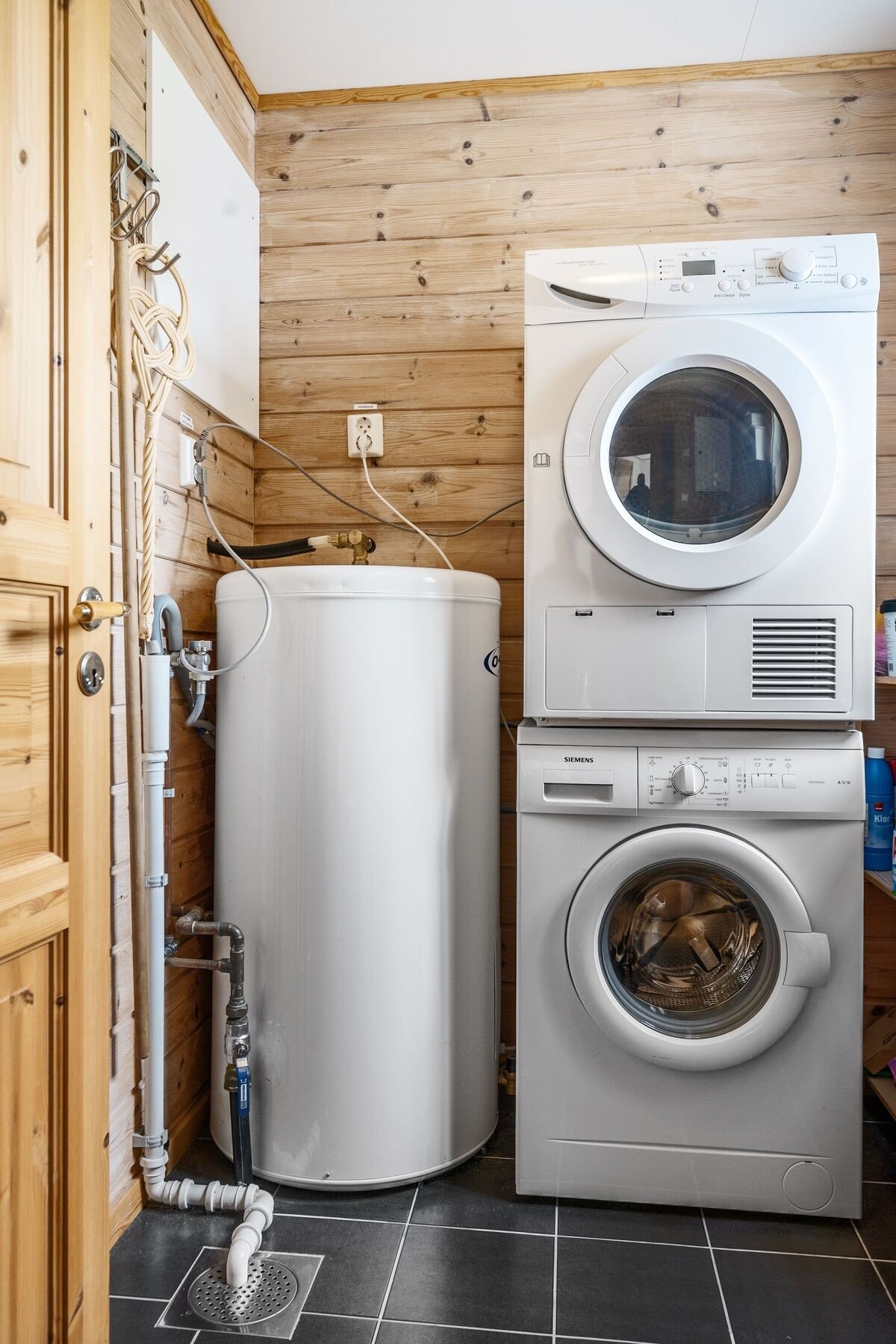 Praktisk teknisk rom/ vaskerom på 3,6 kvm. Galleribilde