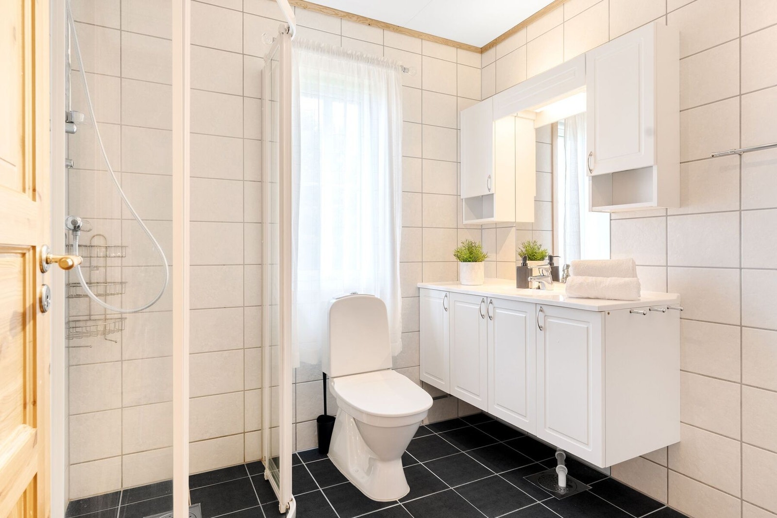 Pent bad på 4,5 kvm med gulvvarme Galleribilde