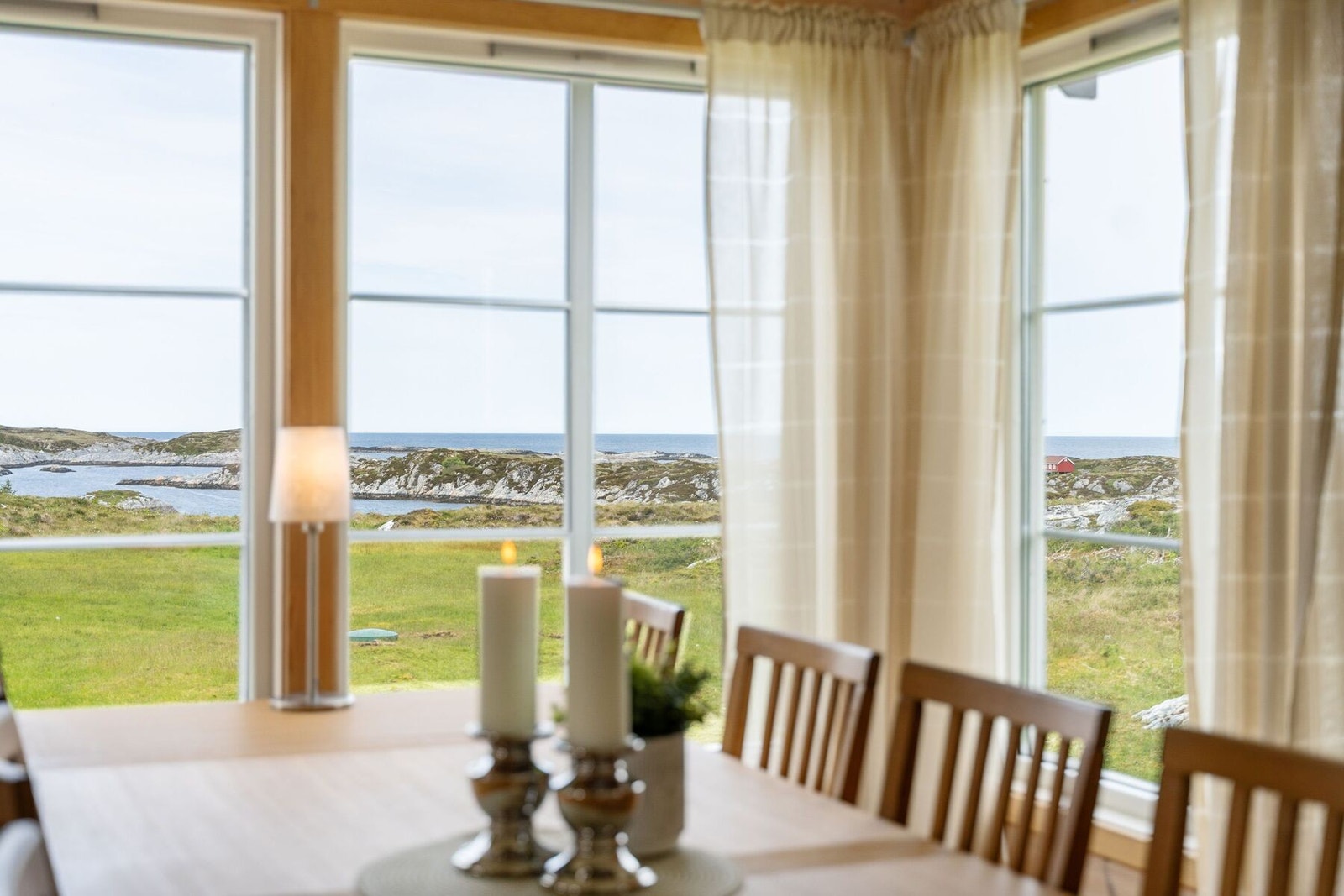 Fra spisestuen har man utsikt mot Kvistvågen Galleribilde