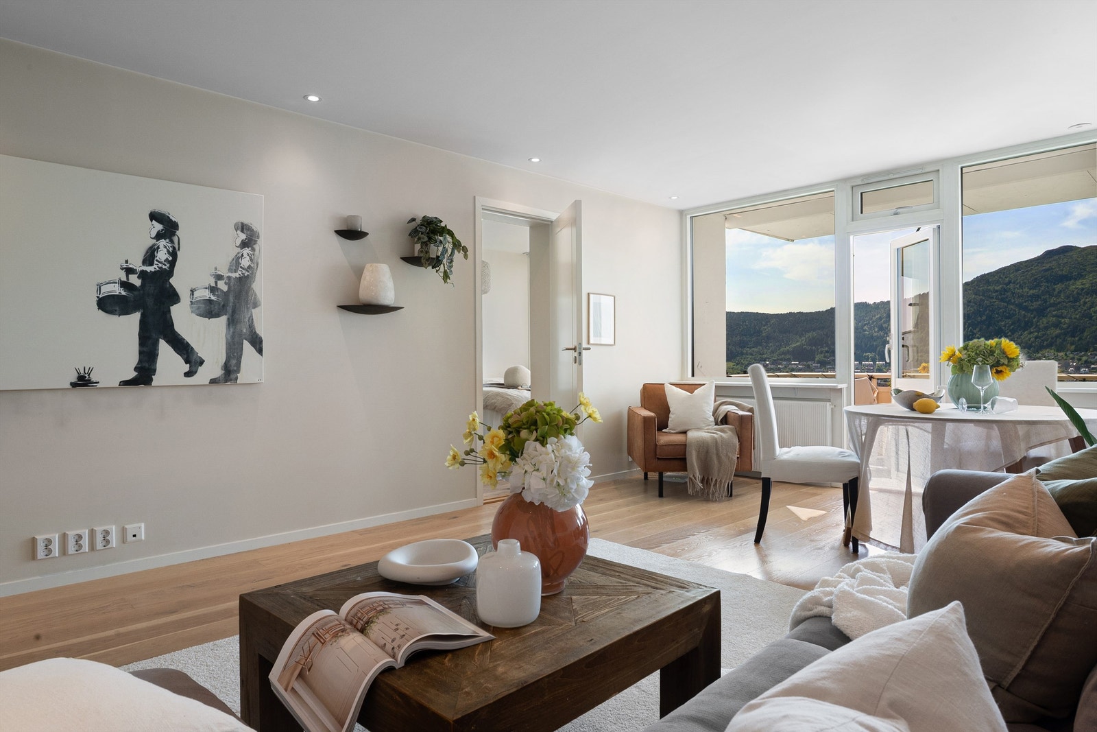 - Stuen kan naturlig inndeles i to soner - Galleribilde