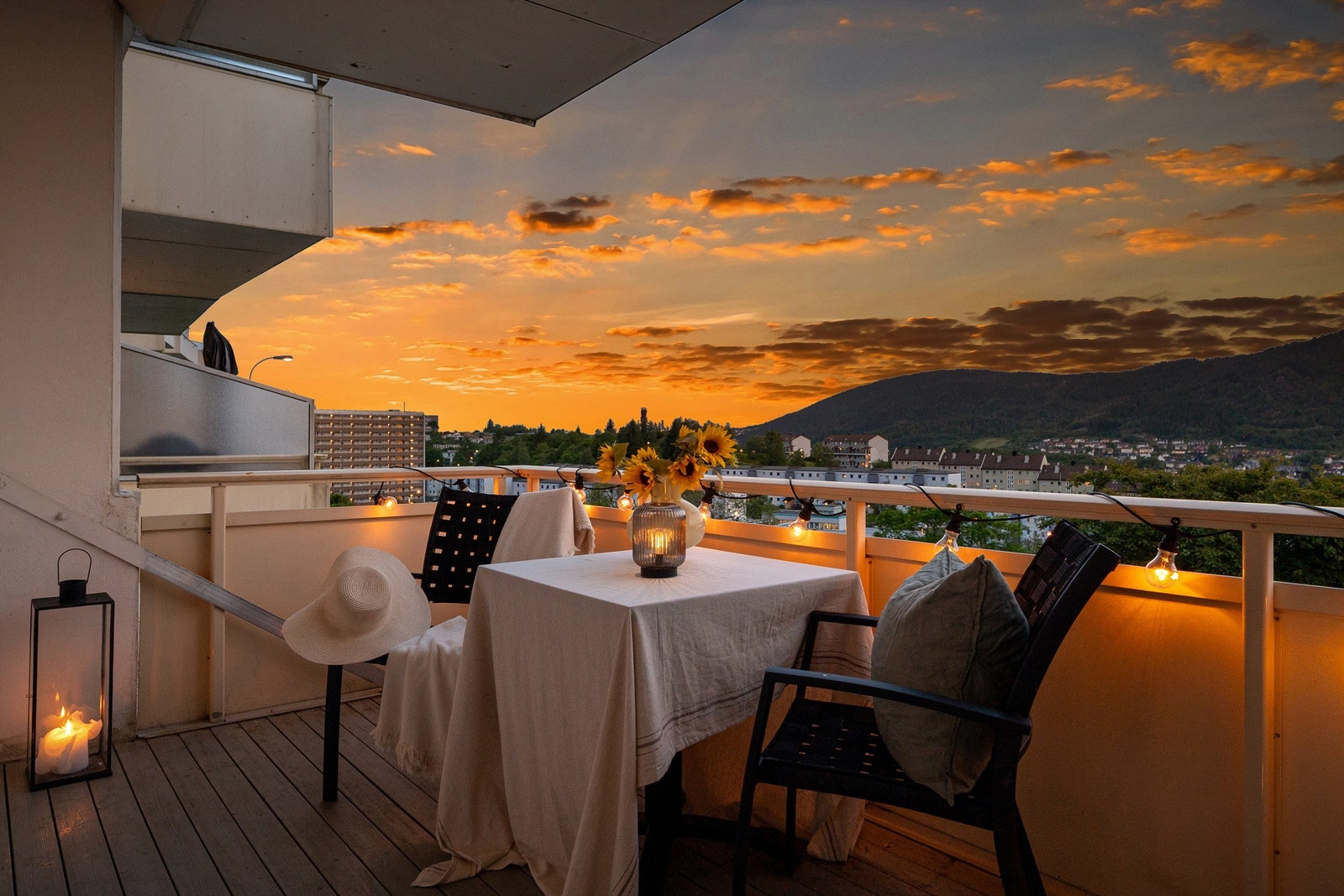 - Det kan oppleves vakre solnedganger og kveldshimler på denne tiden av året - Galleribilde