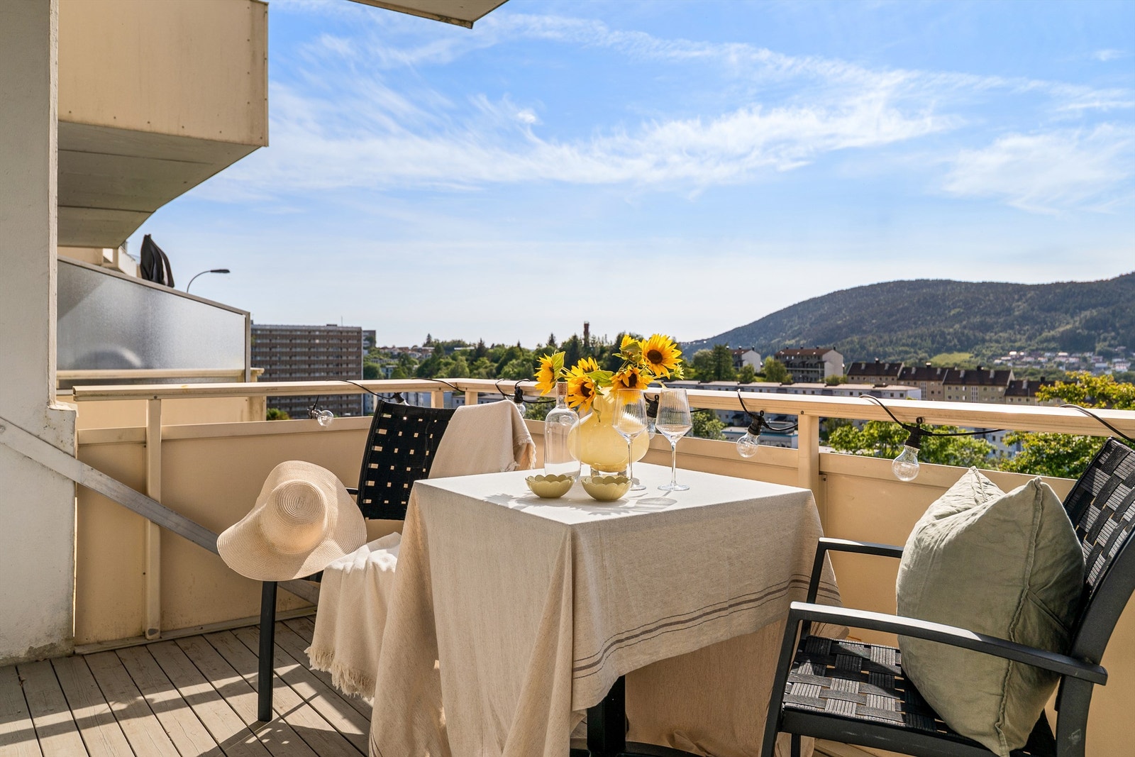 - Her kan sol og utsikt nytes på de fineste dagene - Galleribilde