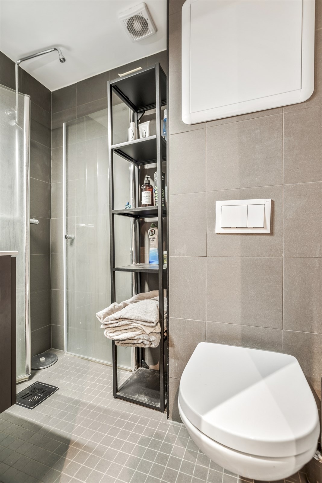 Bad med henge-wc Galleribilde