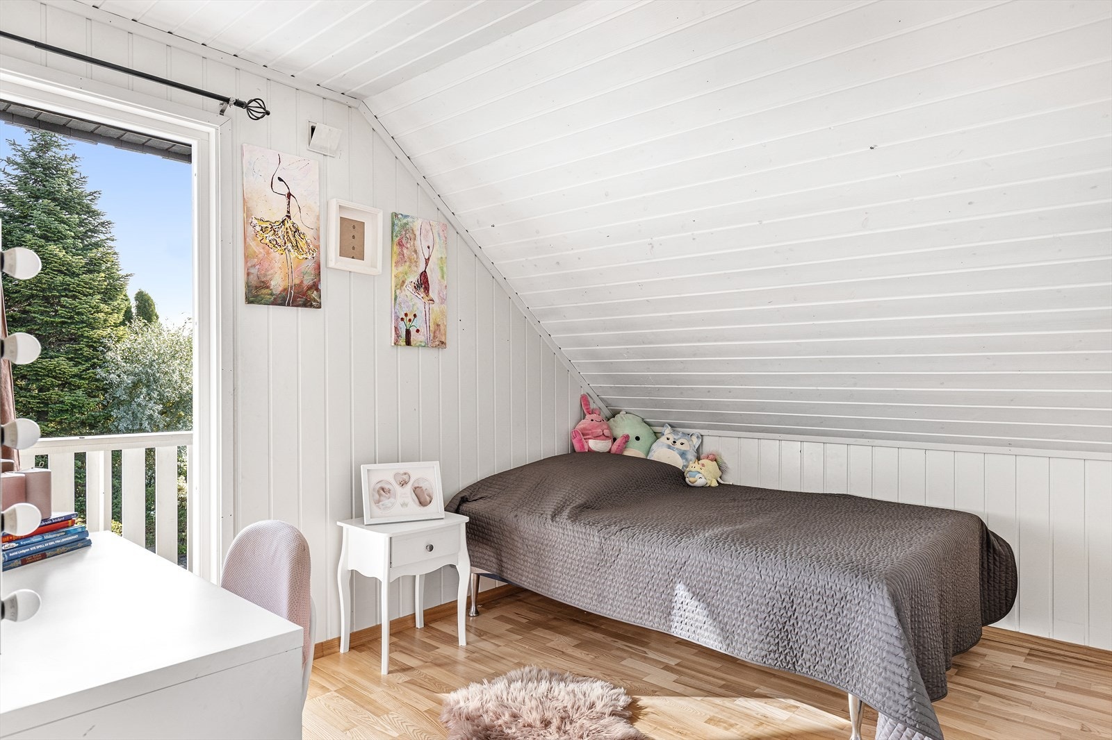 Soverom III - Soverommet har mange bruksområder, og passer perfekt som barnerom, gjesteværelse eller kontor Galleribilde