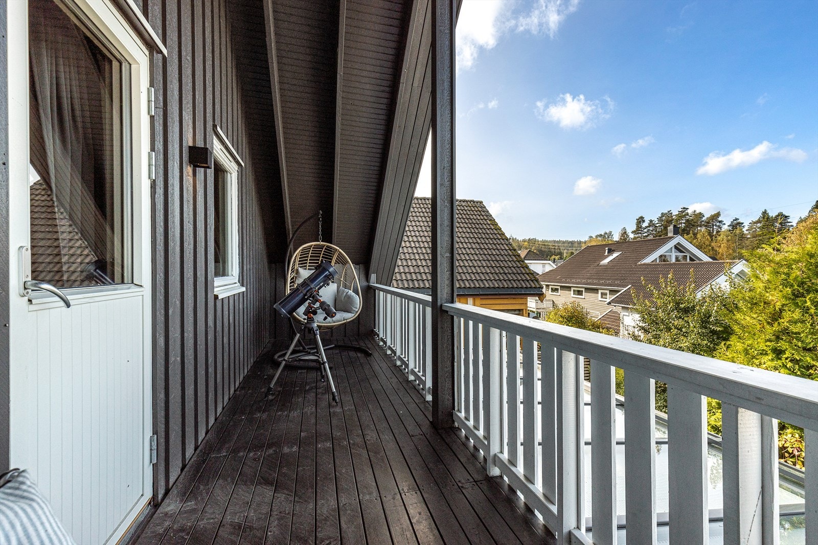 Fra hovedsoverommet er det utgang til en balkong på ca 12 m² vendt mot nordvest Galleribilde