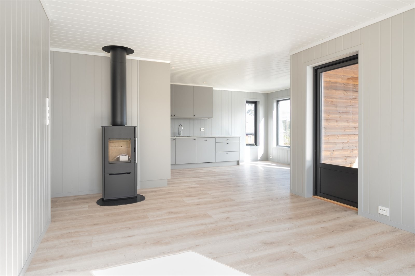 Moderne peisovn gir god varme Galleribilde