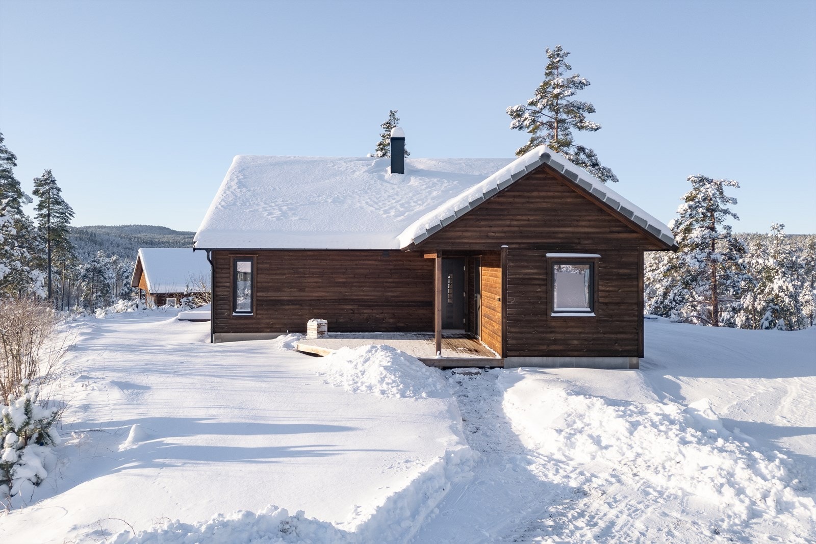 Østvendt terrasse ved inngangsparti Galleribilde