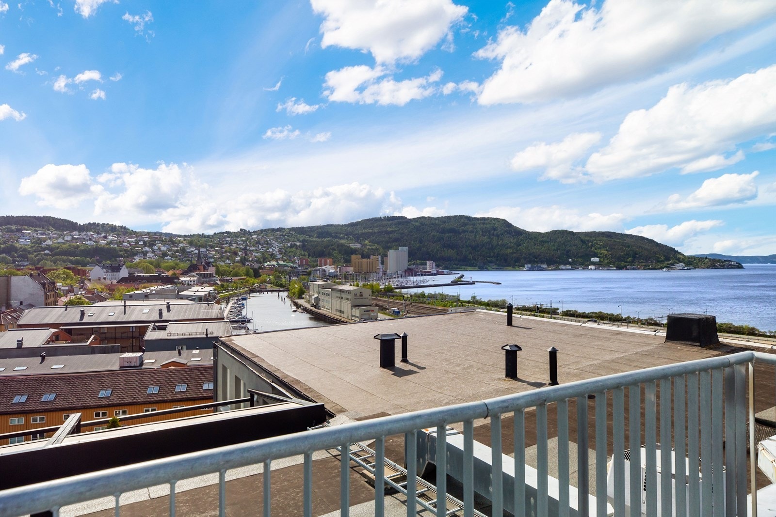 Det er svært gode solforhold på takterrassen - fra morgen til kveld. Galleribilde