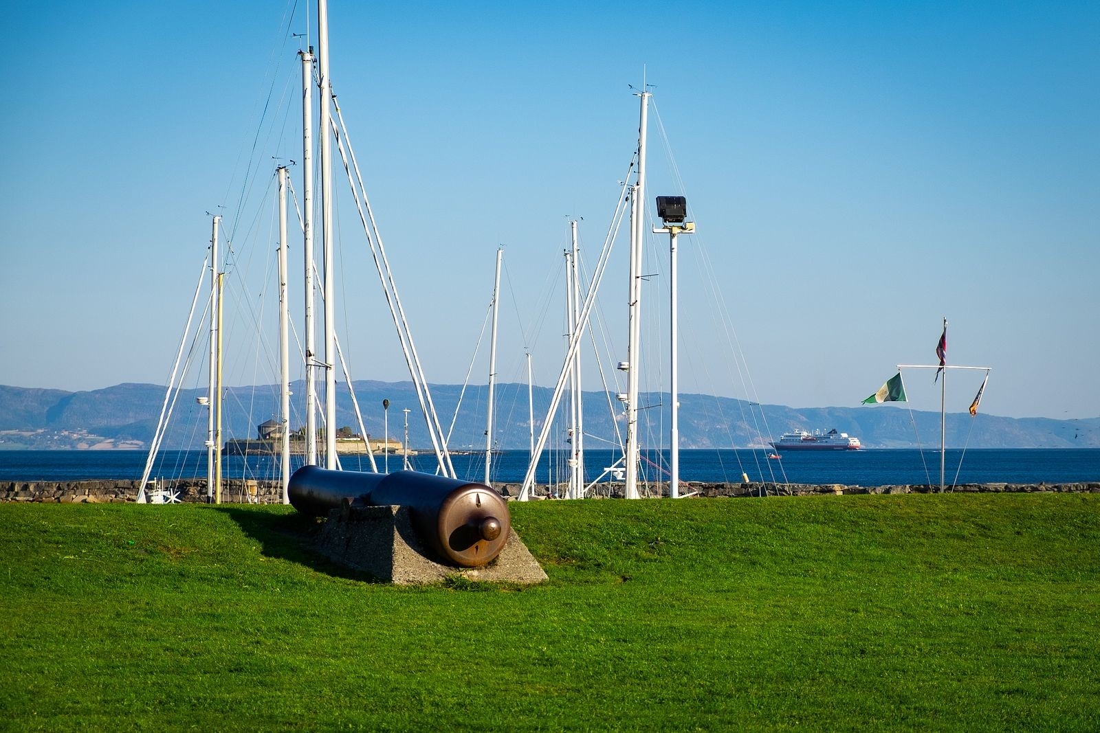 Det er 900 meter å gå til Skansenparken hvor man kan nyte fine sommerdager. Galleribilde