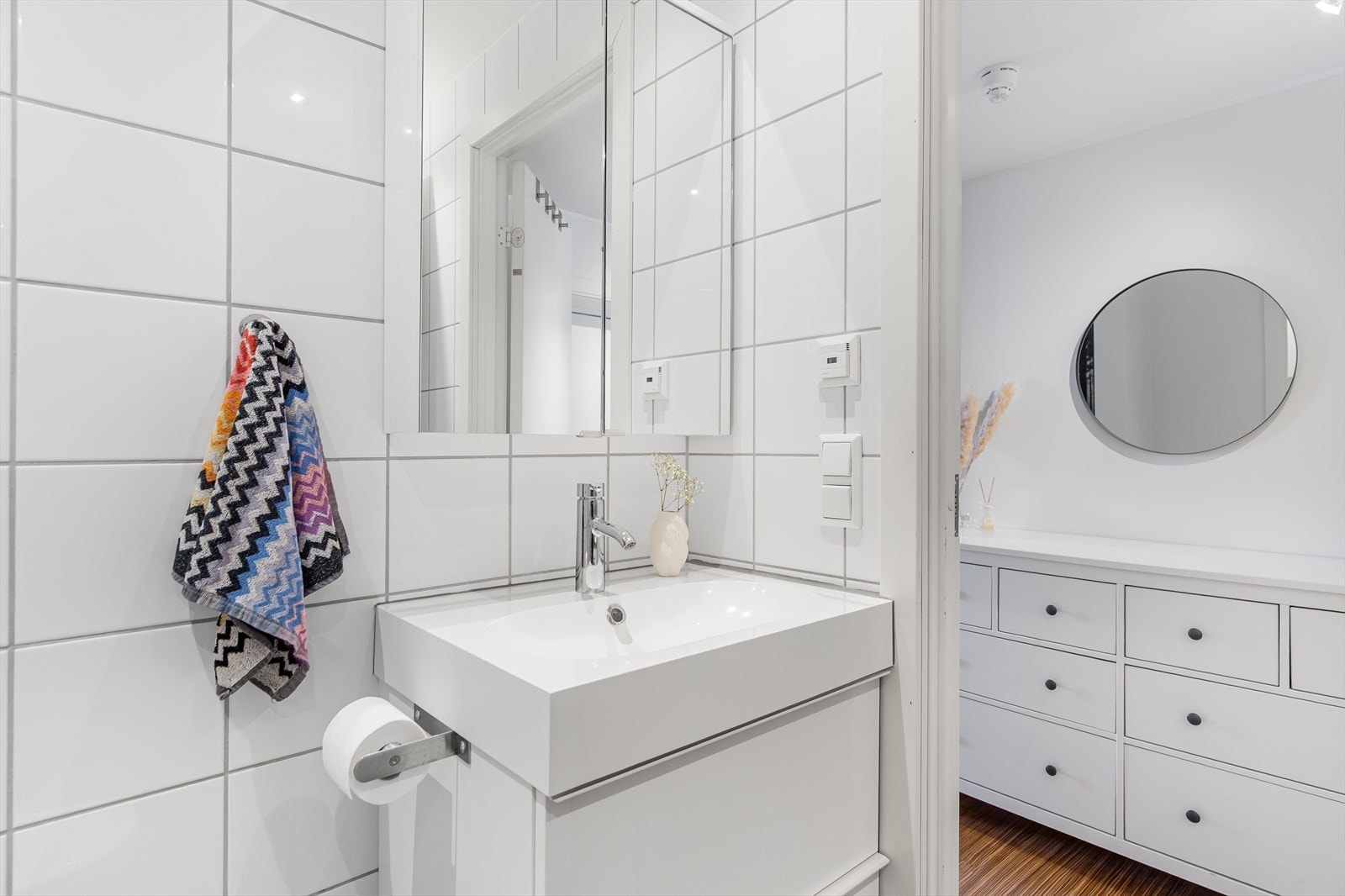 Badet har innredning fra 2013. Galleribilde