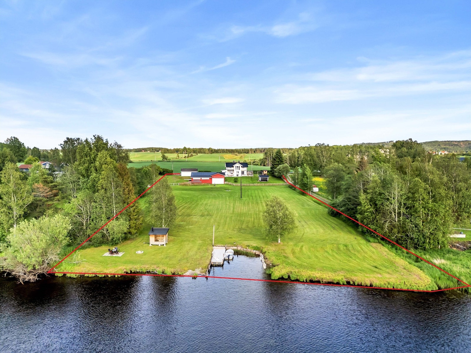 Strekmarkeringen er ment som en illustrasjon og angir et omtrentlig område av eiendommen - ikke en nøyaktig tomtegrense. Galleribilde