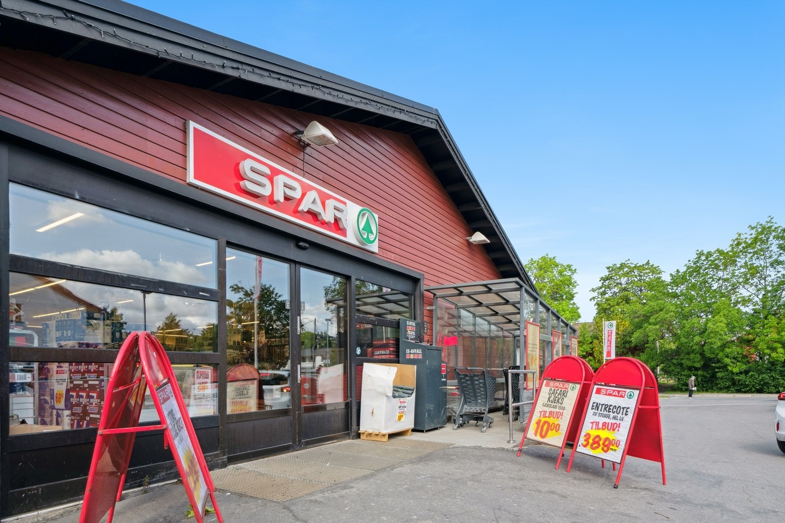 Det er gangavstand til nærbutikken SPAR, som ligger rett ved borettslaget. Galleribilde