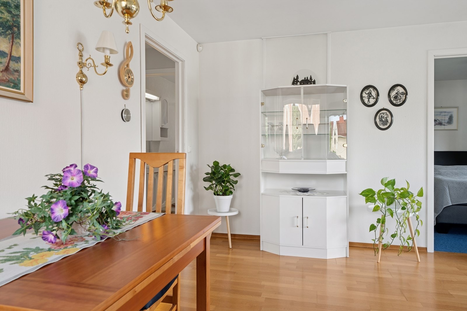 Det er mulighet for å sette inn peis (skjult) ved pipeløp i stuen. Galleribilde