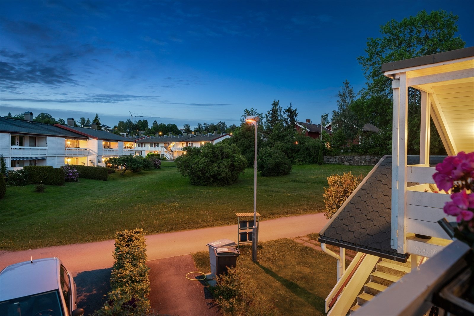 Beliggenheten er perfekt for eldre som ønsker å bo i et sosialt og inkluderende bomiljø med meste av fasiliteter tilgjengelig. Galleribilde