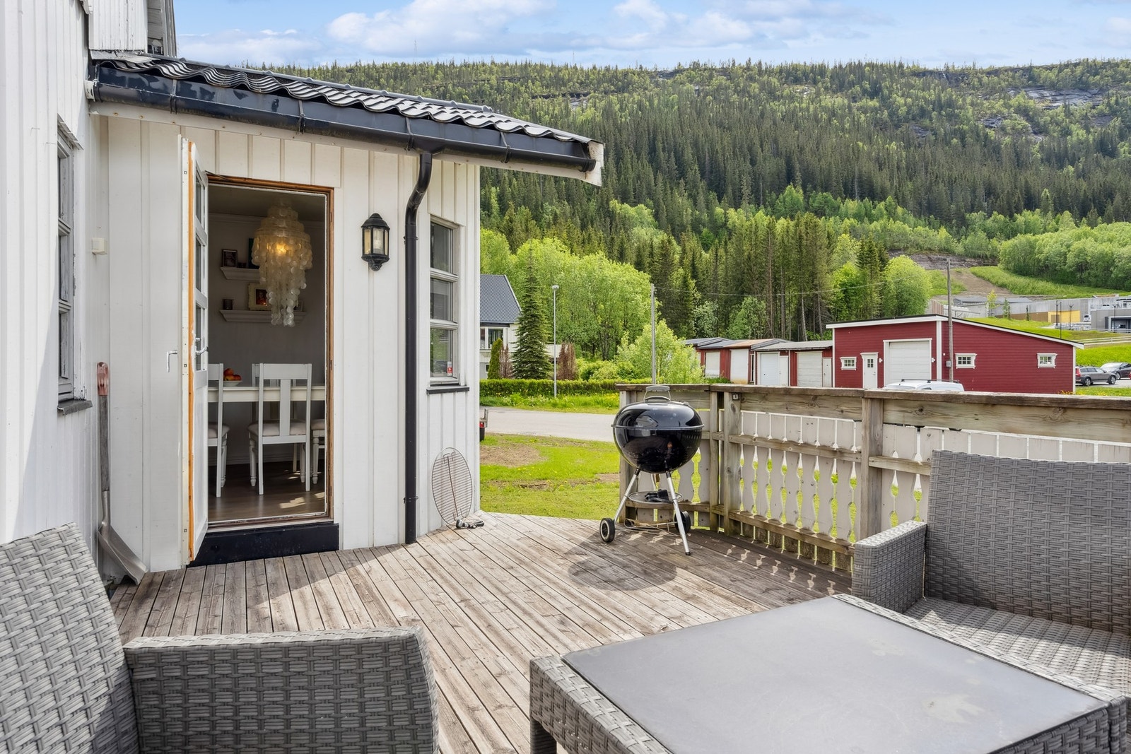 Den romslige balkogen gir god plass til grill og møblementer. Galleribilde