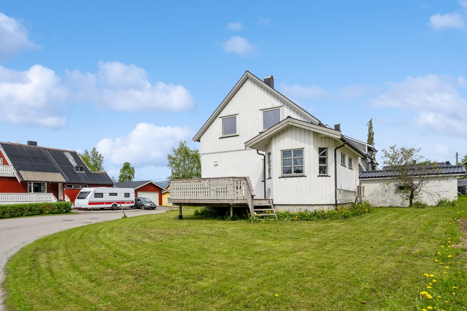 Eiendomsmegler 1 v/ Thomas Nygaard har gleden av å presentere Nedre Fageråsen 2. Foto: EFKT. Galleribilde