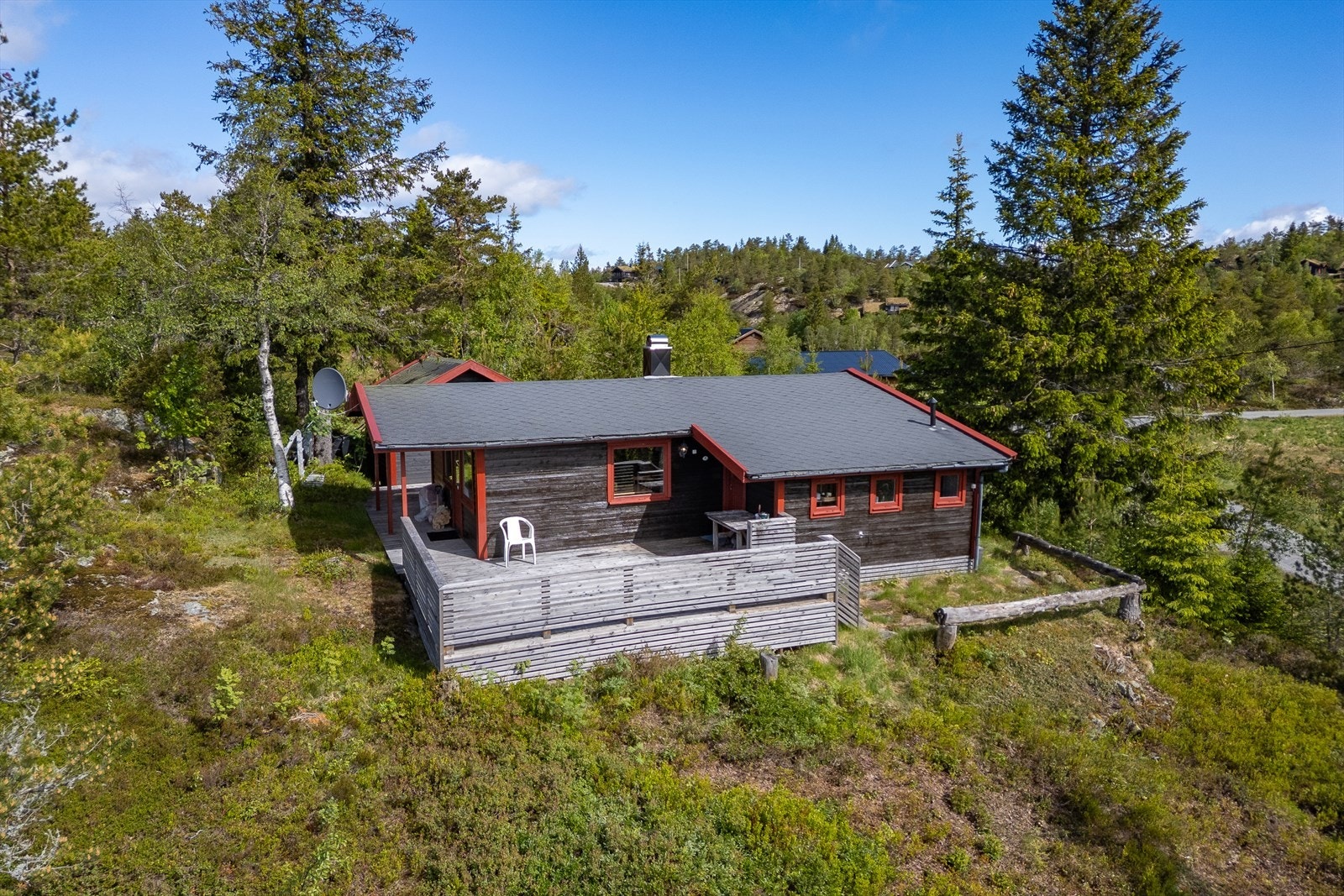 Christoffer Lango V/ Stray og Co Eiendomsmegling har gleden av å presentere Tonestjønnvegen 2! Galleribilde