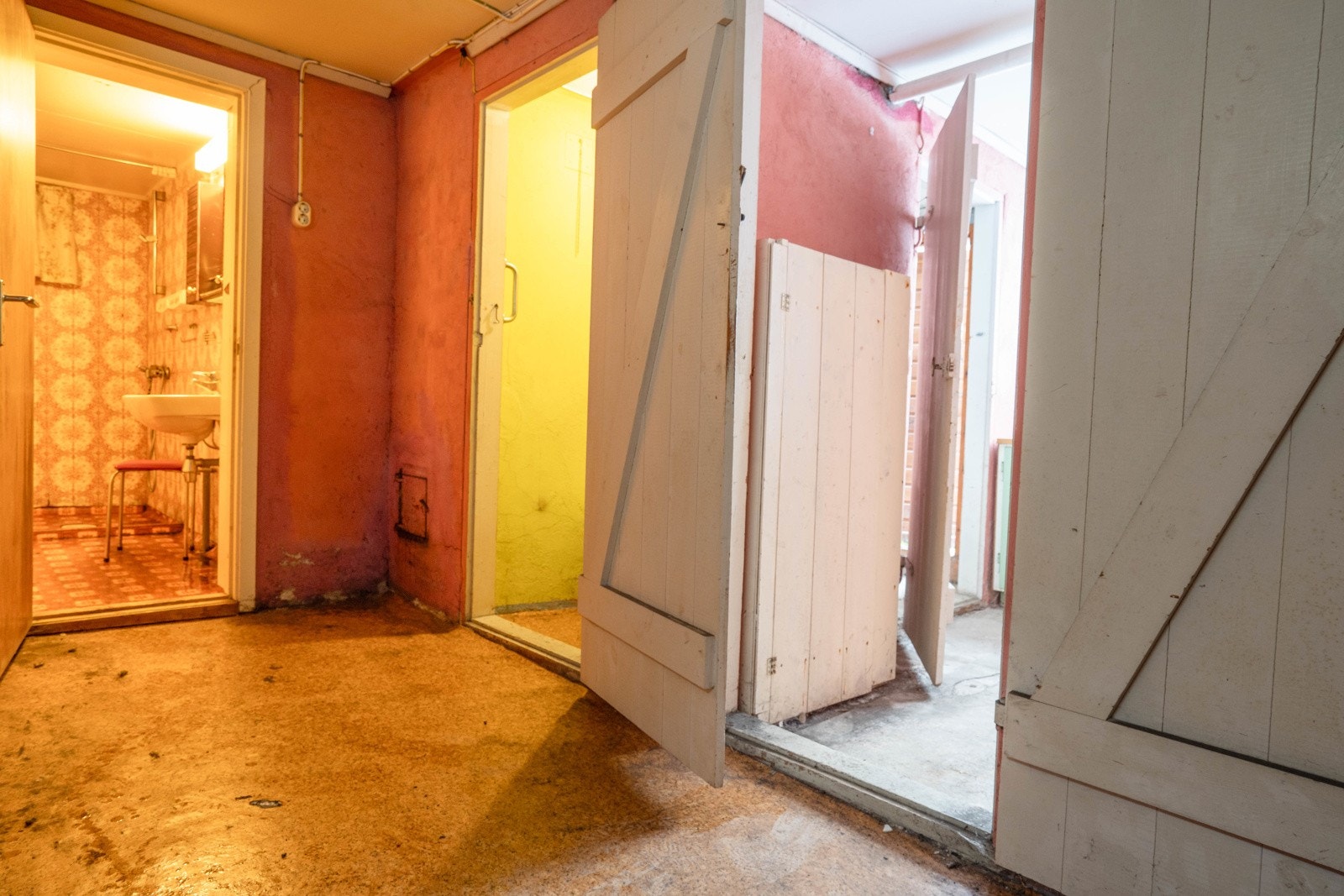 Kjeller med bad, wc og bodrom Galleribilde
