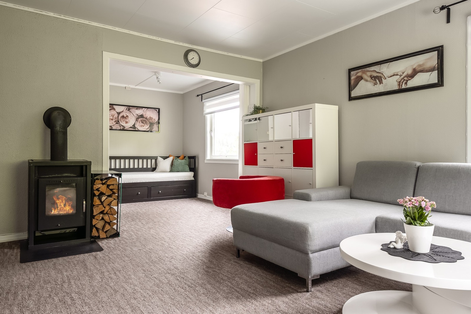 Fra loftstuen har man direkte utgang til en balkong på 2,3 kvm. Galleribilde