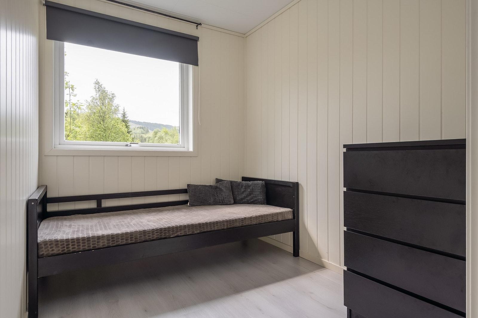 2 romslige soverom på hhv. 5,4 kvm og 5,4 kvm. Begge er av praktisk utformelse. Galleribilde