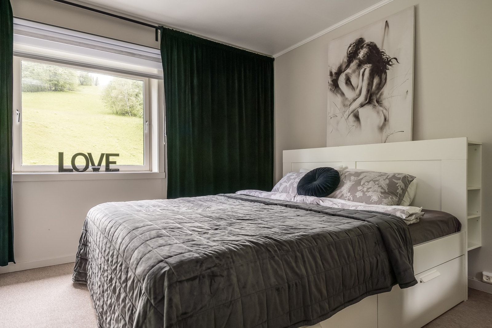 3 romslige soverom på hhv. 10,8 kvm, 9 kvm og 8,2 kvm Galleribilde