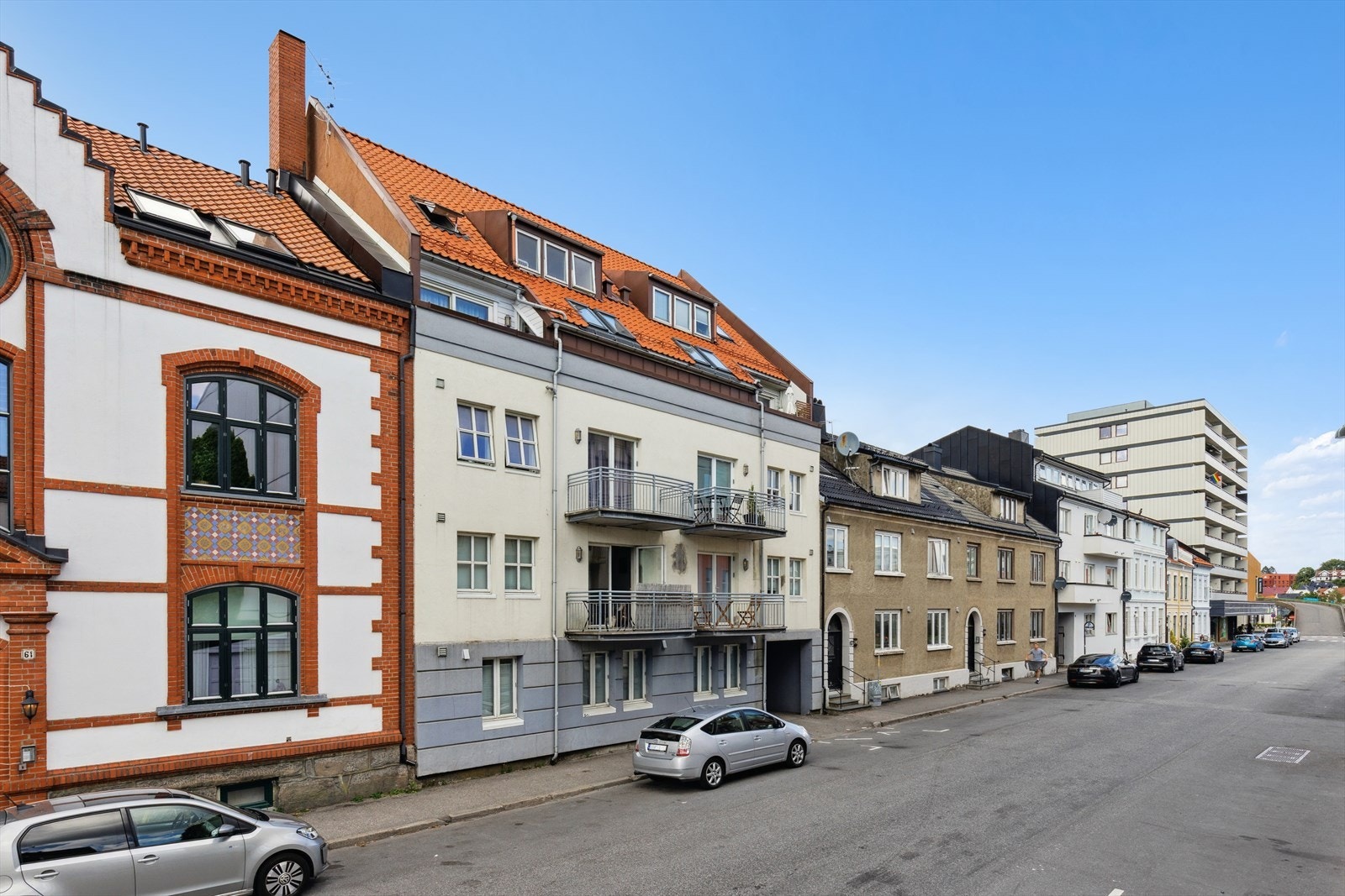 En pen og velholdt selveierleilighet i et nyere bygg fra 2005. Har har du gangavstand til alt du trenger i hverdagen. Galleribilde