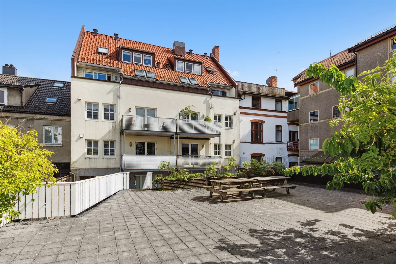 Perfekt bolig for nyetablerte, utleie, pendlere og eldre som ønsker å bo moderne og urbant med alt av fasiliteter rett utenfor døren. Galleribilde