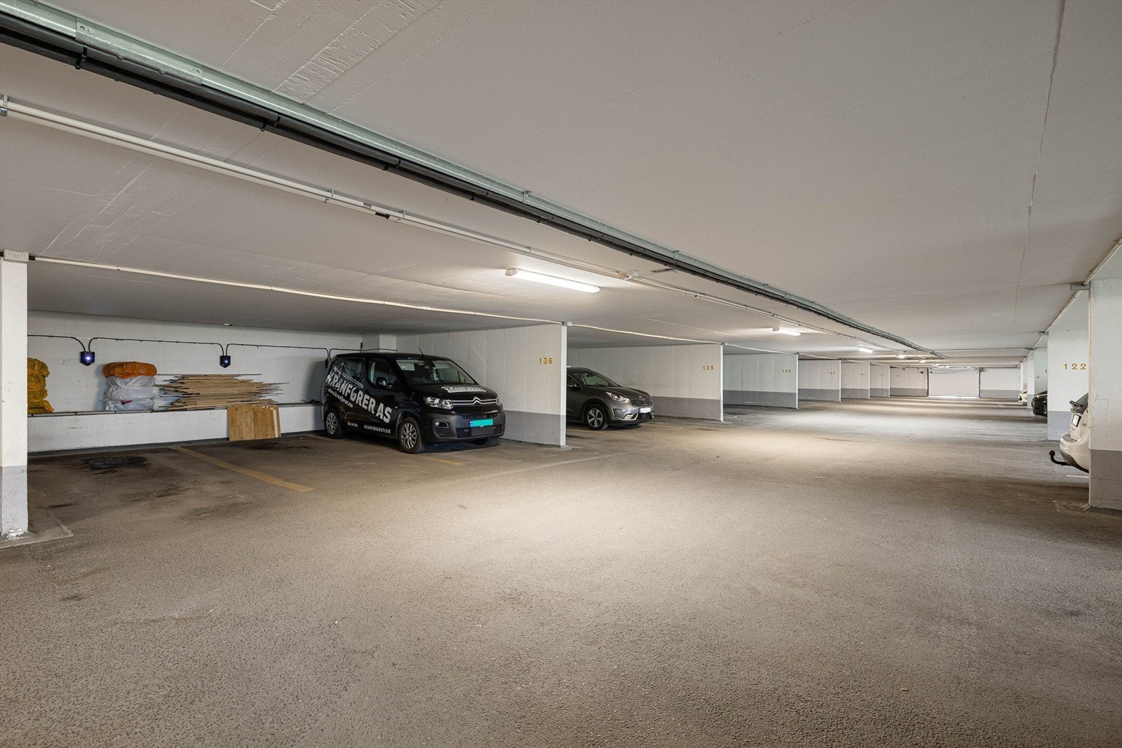 Parkering i felles garasjeanlegg. Galleribilde