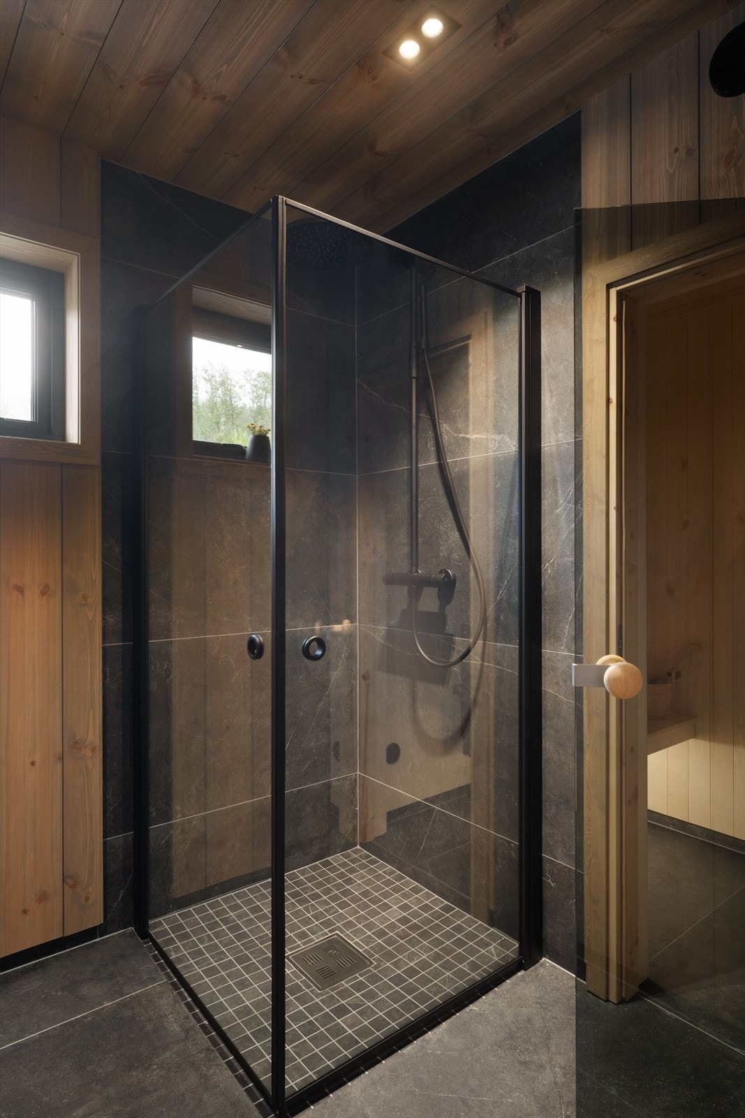 Nedsenkede dusjnisjer med mosaikkfliser Galleribilde