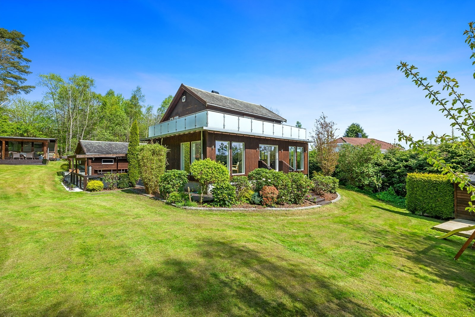 Hagen er oppdelt i flere soner slik at man kan flytte seg etter solen. Galleribilde