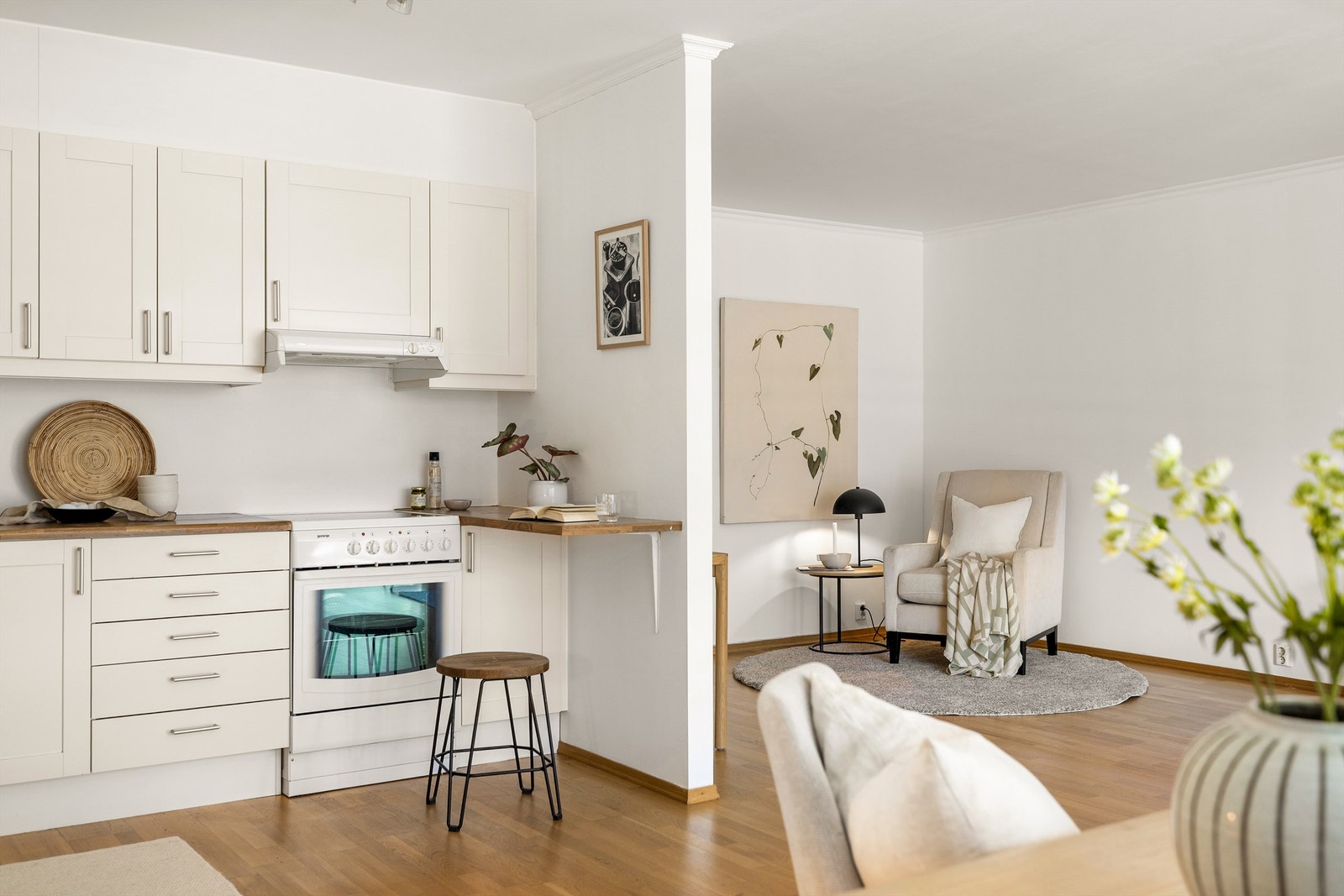 For mindre måltider er den intime barløsningen i kjøkkenkroken perfekt. Galleribilde