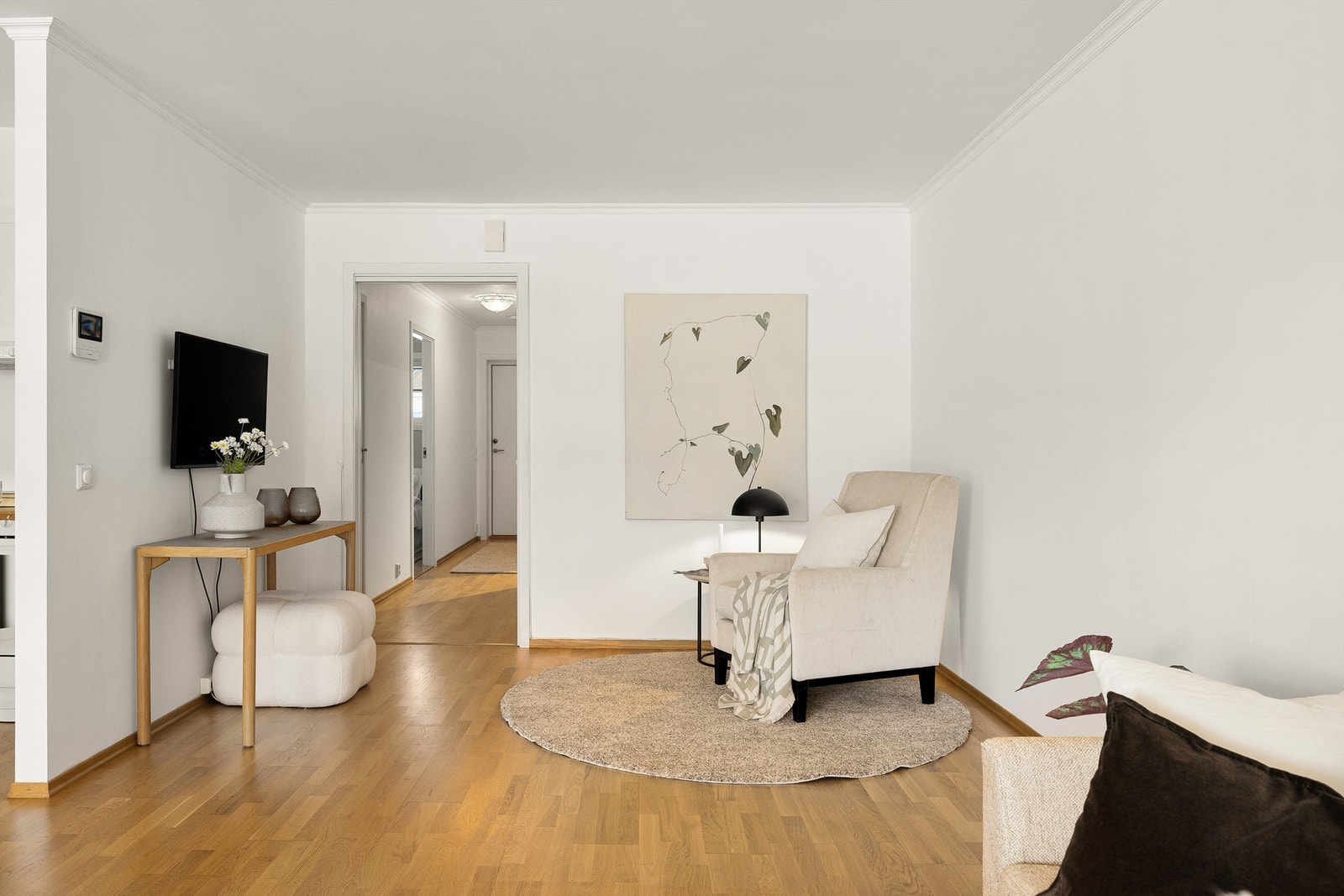 Gangen kan lukkes av med skyvedør for å avskjerme soverommene fra stuen. Galleribilde