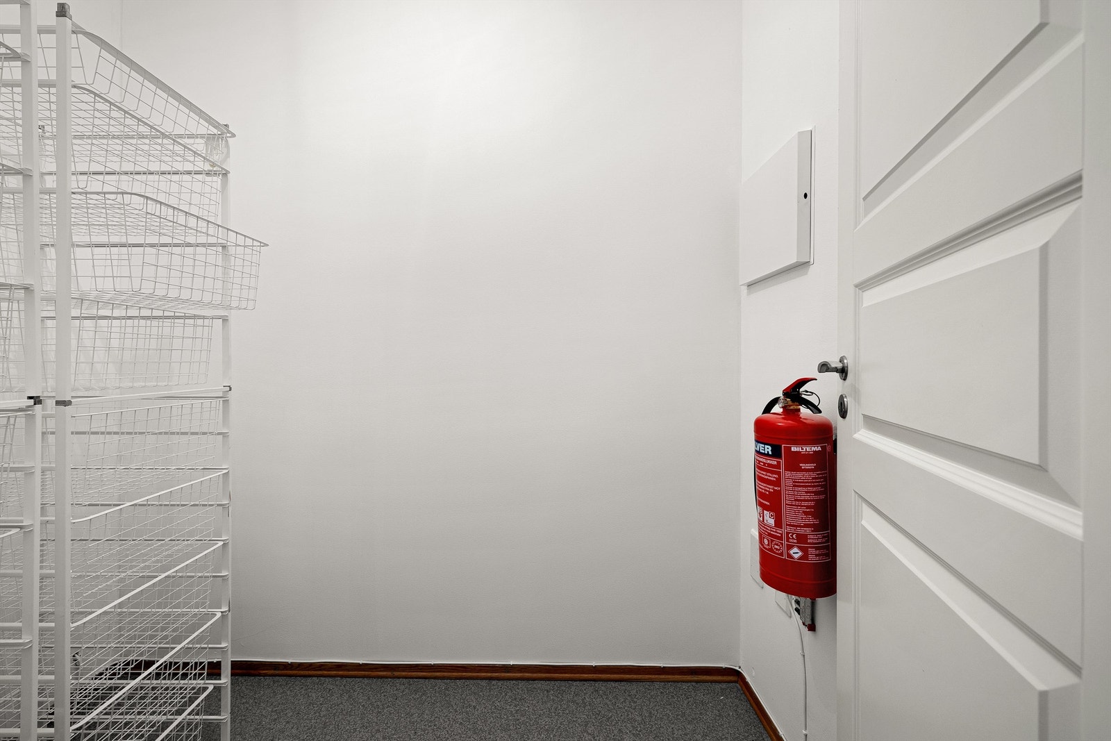 I tillegg til den innvendige boden disponerer leiligheten også bod i carport. Galleribilde