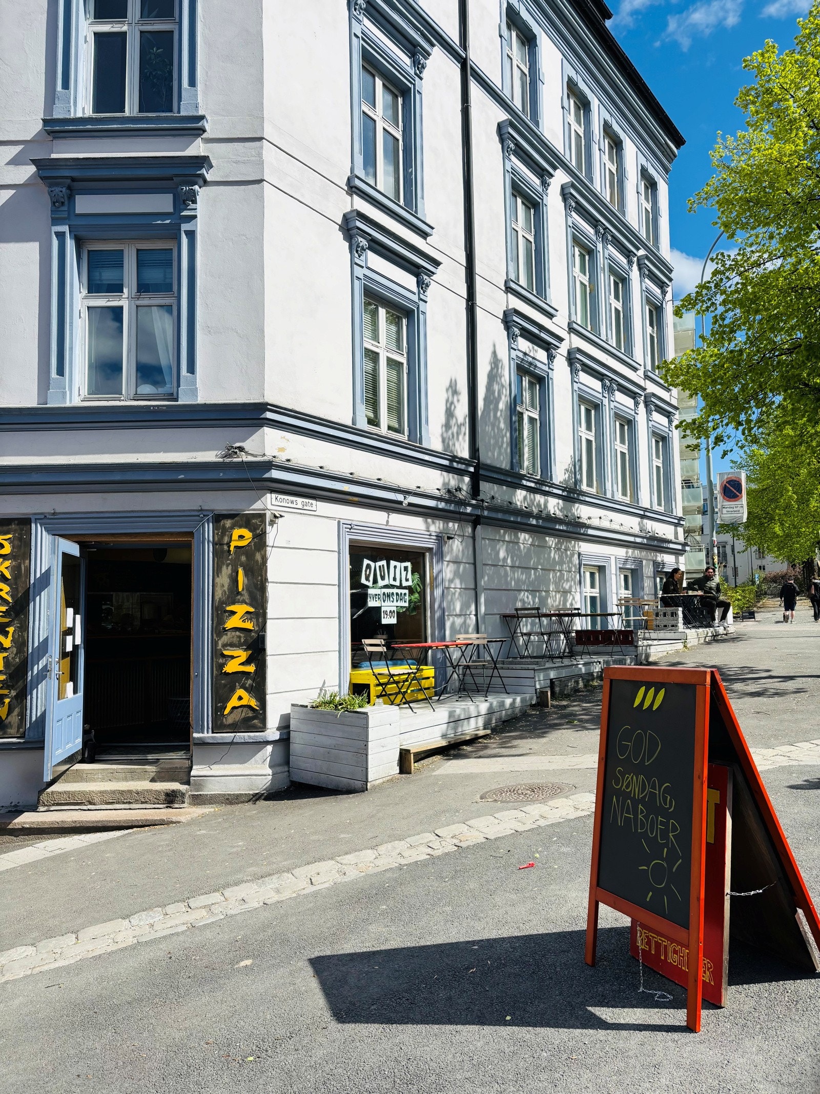 Pizzeria i umiddelbar nærhet. Galleribilde