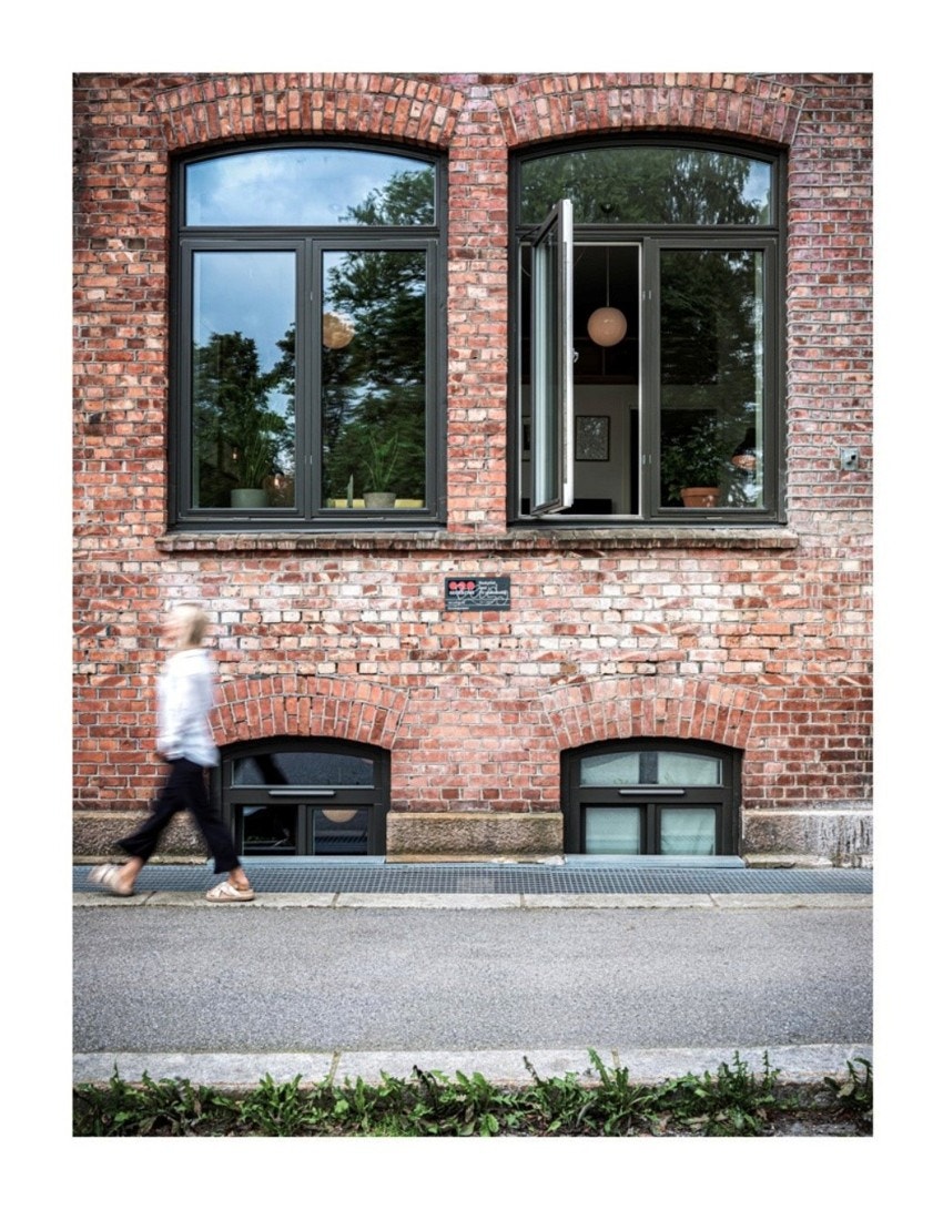 Leiligheten ligger i en høy 1.etasje. Galleribilde