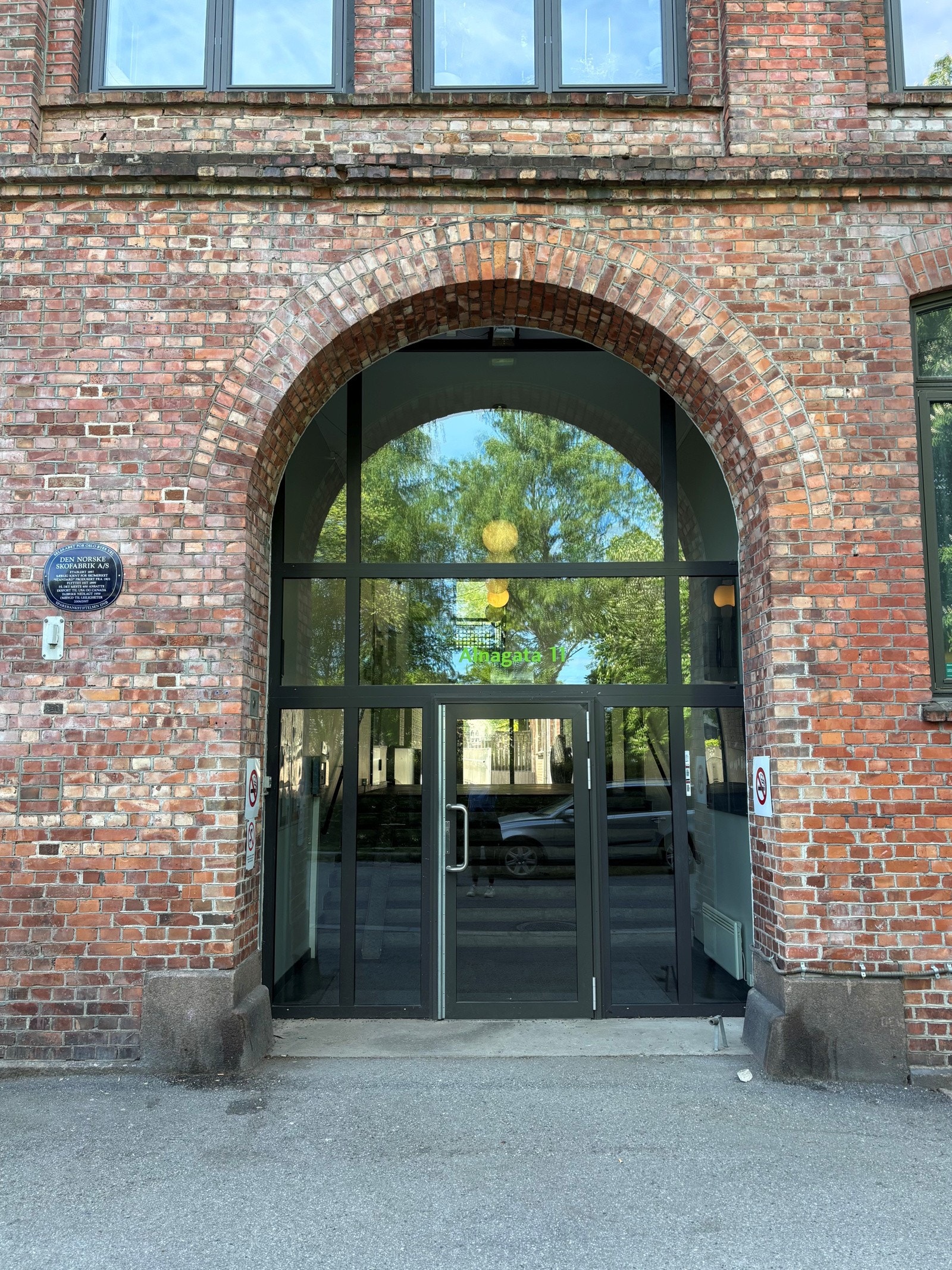 Inngangsparti. Velkommen inn! Galleribilde