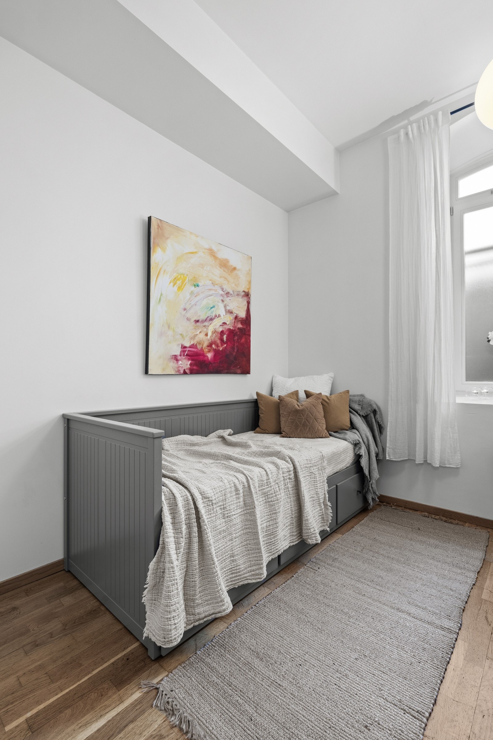 Her er det også åpen løsning mot kjøkken. Galleribilde