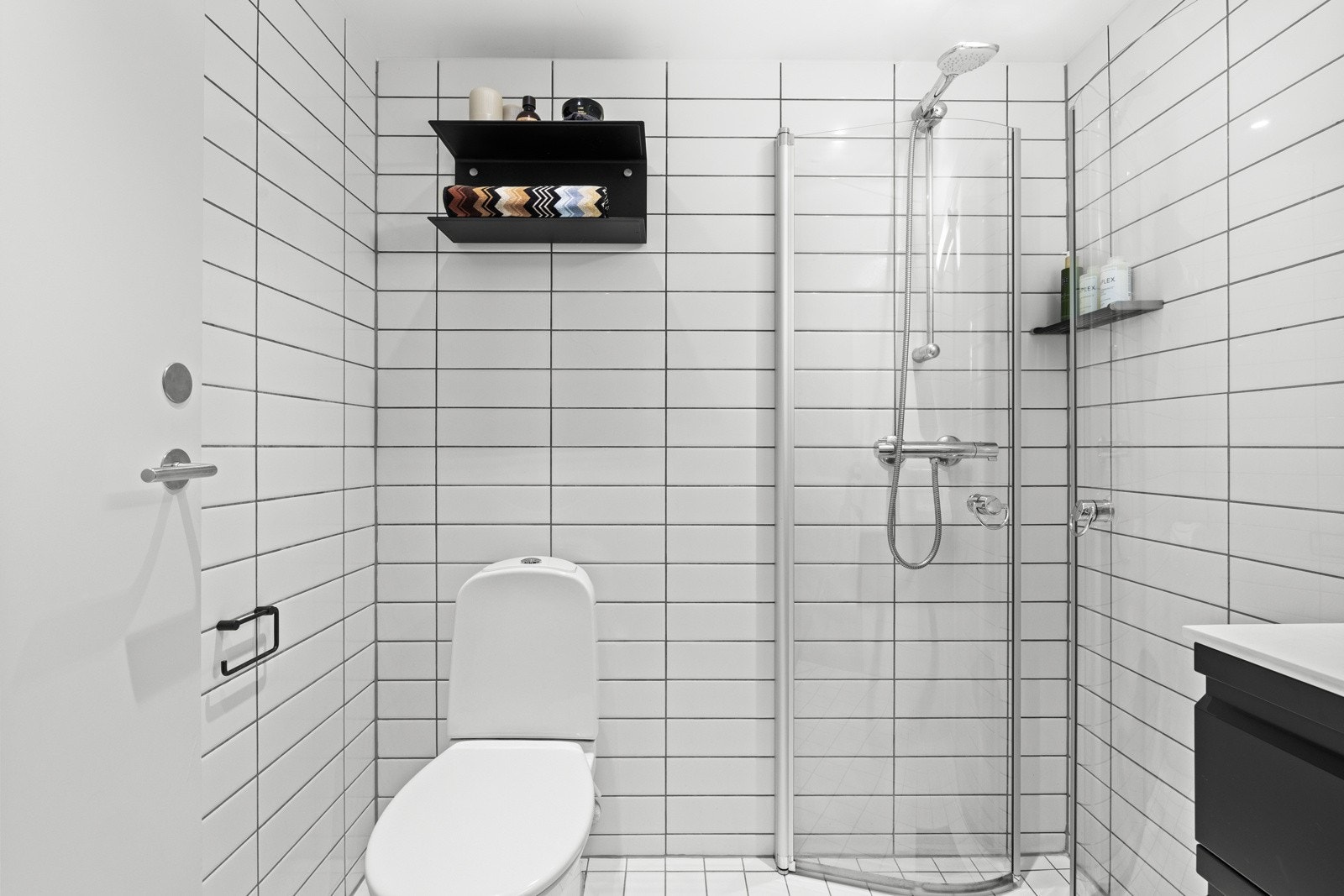 Ventil er montert i himlingen og tilknyttet sentralt avtrekksanlegg. Galleribilde